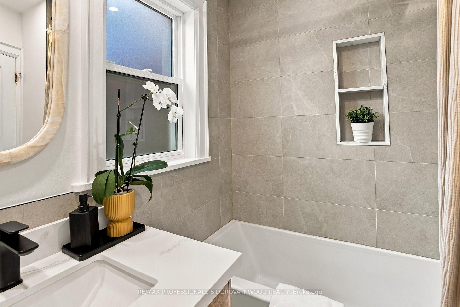 Photo 20 of 26 Larkin Avenue, Toronto, High Park-Swansea — HOMEH
