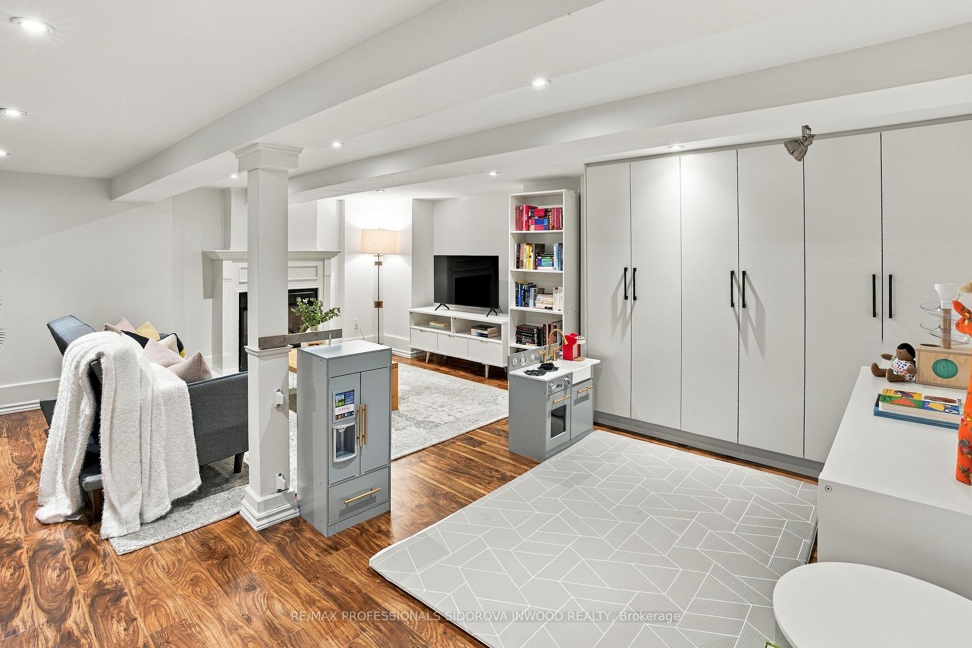 Photo 23 of 26 Larkin Avenue, Toronto, High Park-Swansea — HOMEH