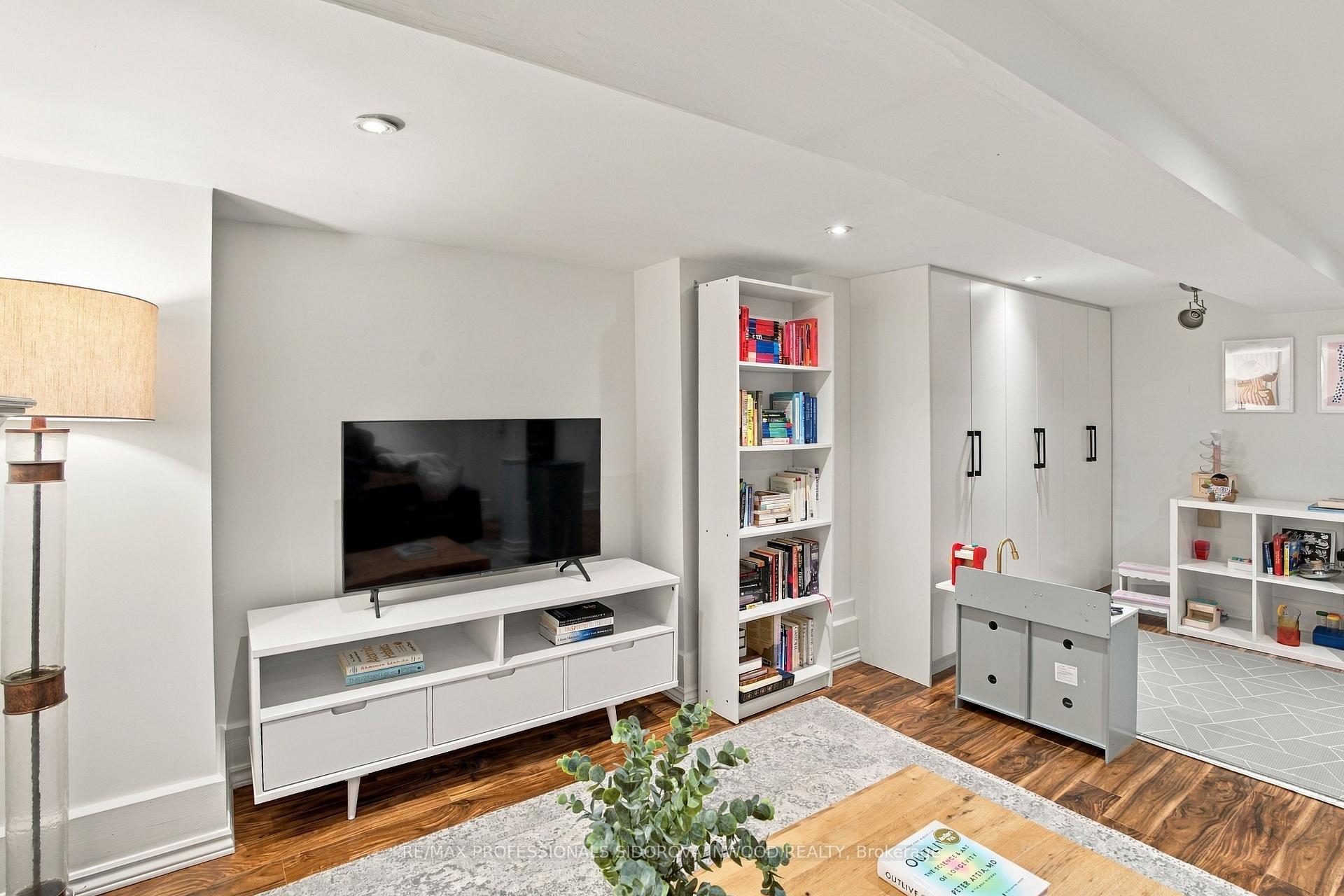 Photo 27 of 26 Larkin Avenue, Toronto, High Park-Swansea — HOMEH