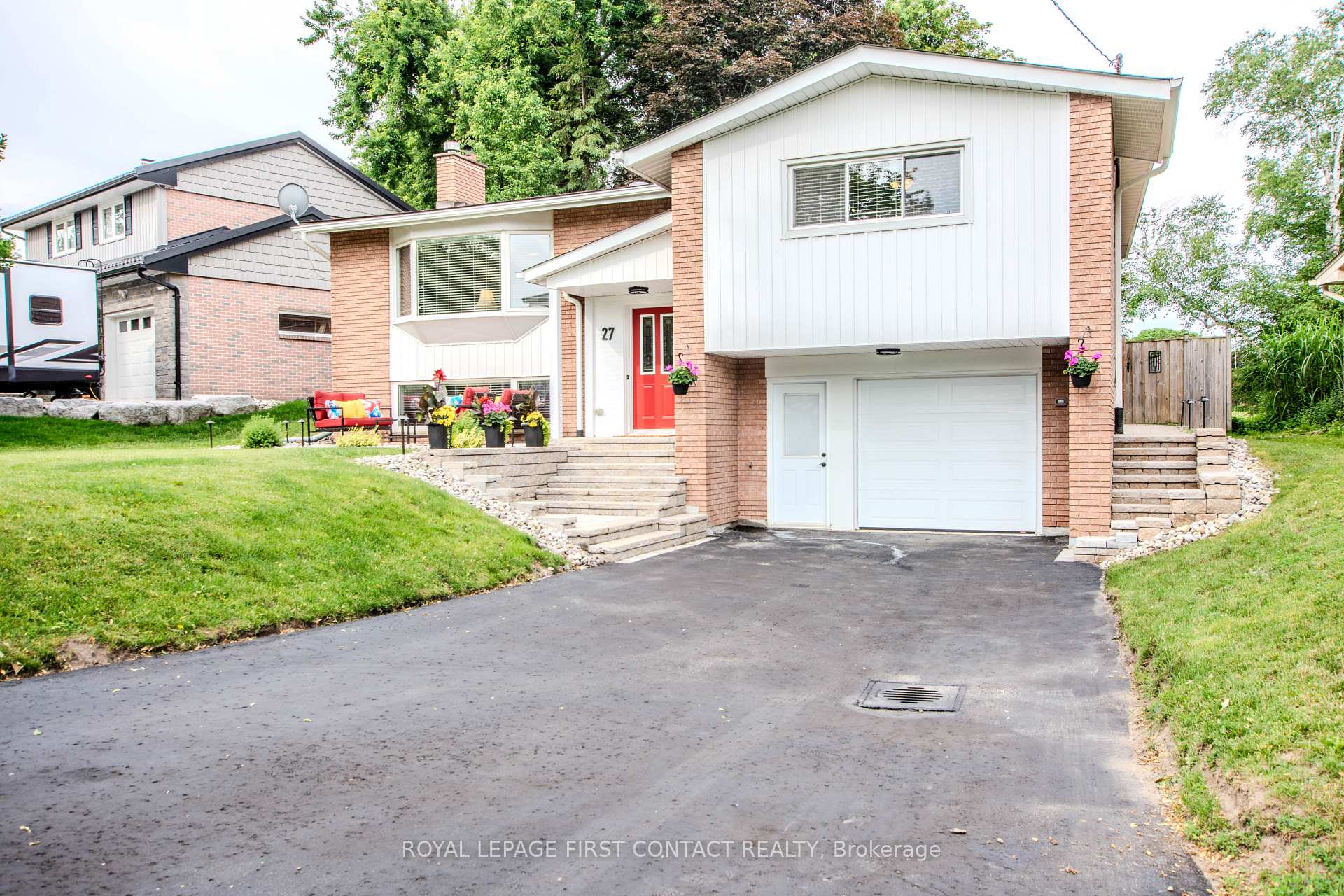 Photo 5 of 27 Tower Crescent, Barrie, Allandale Heights — HOMEH