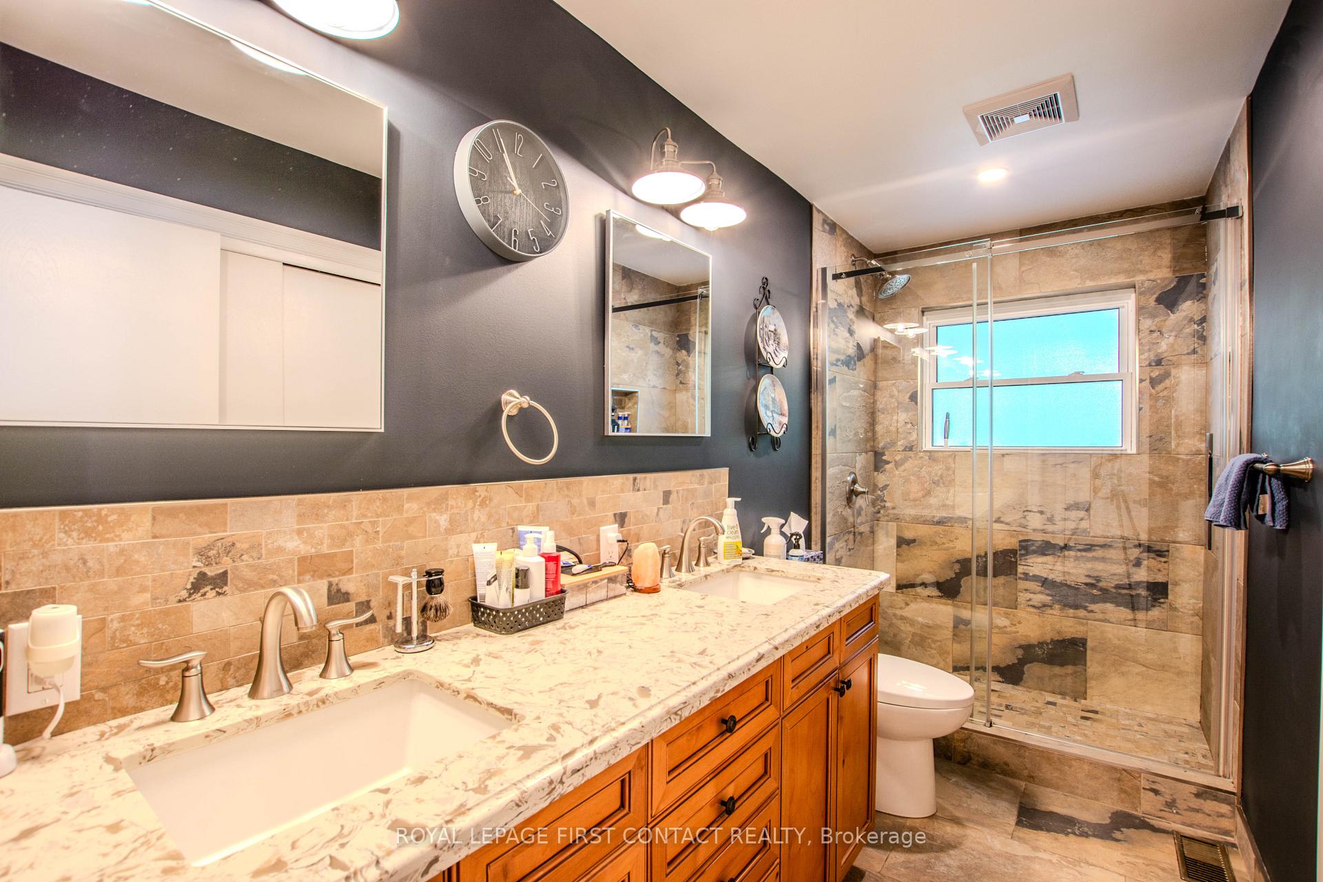 Photo 15 of 27 Tower Crescent, Barrie, Allandale Heights — HOMEH