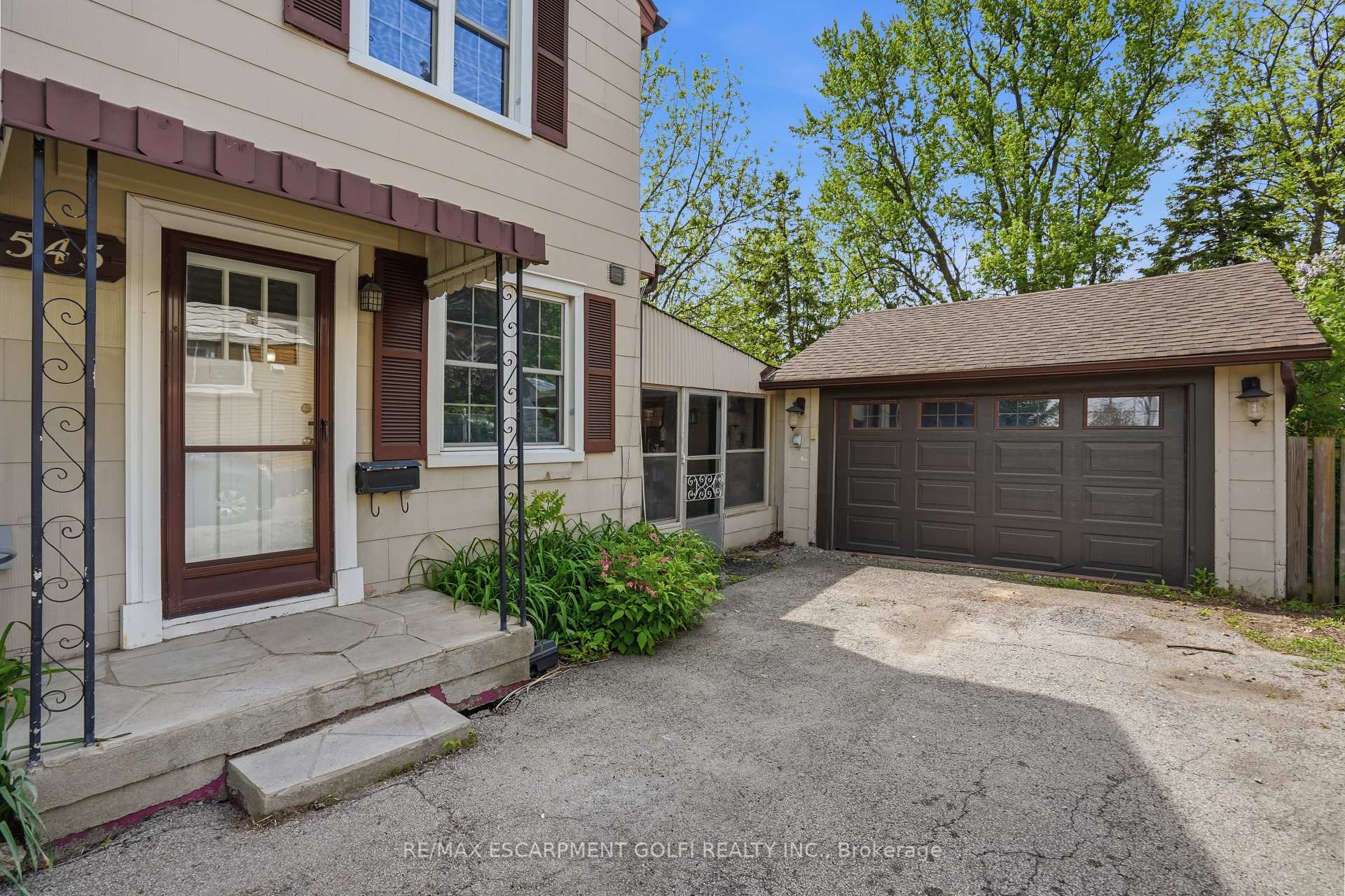 Photo 3 of 545 Mohawk Road W, Hamilton, Westcliffe — HOMEH