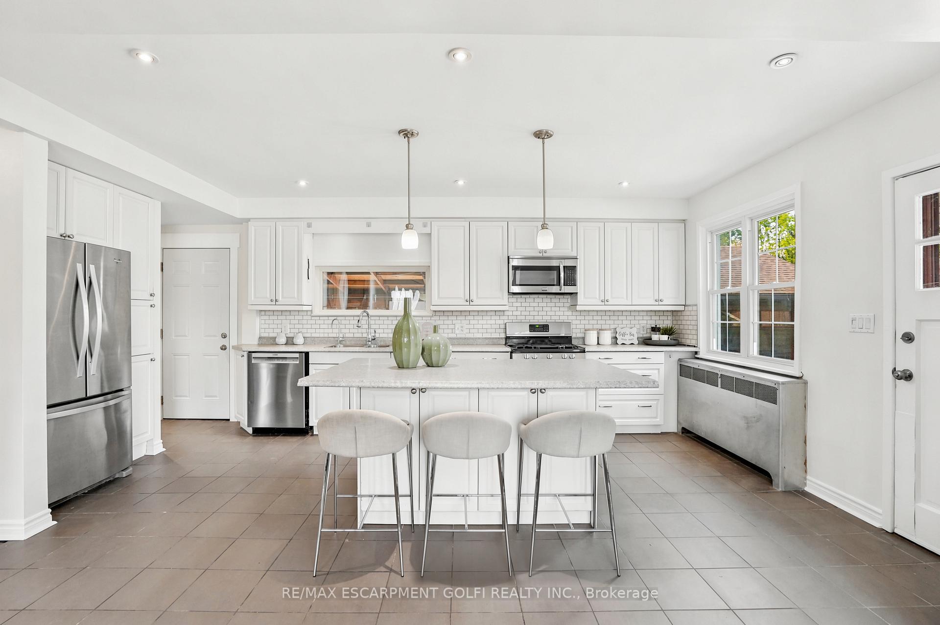 Photo 7 of 545 Mohawk Road W, Hamilton, Westcliffe — HOMEH