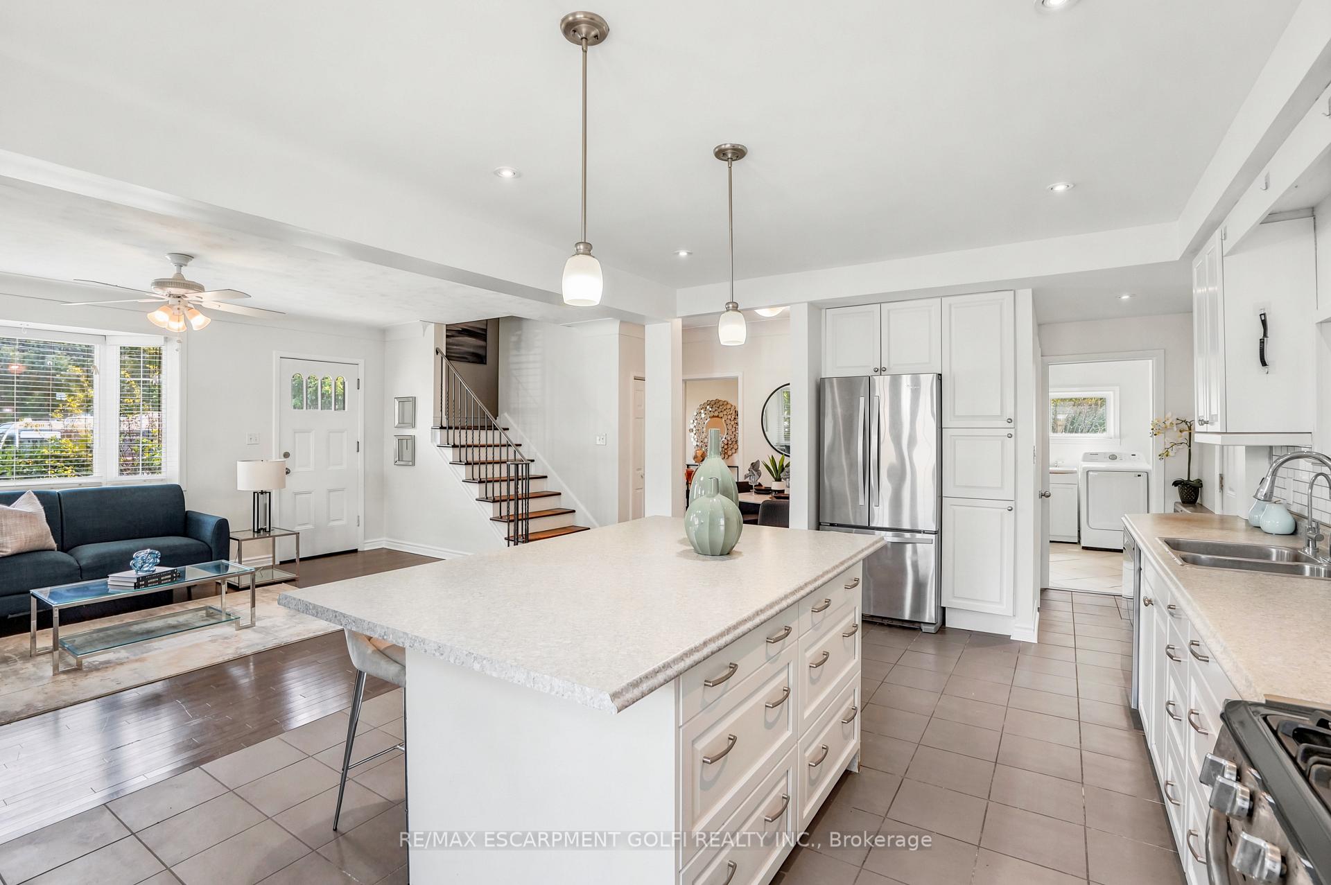 Photo 9 of 545 Mohawk Road W, Hamilton, Westcliffe — HOMEH