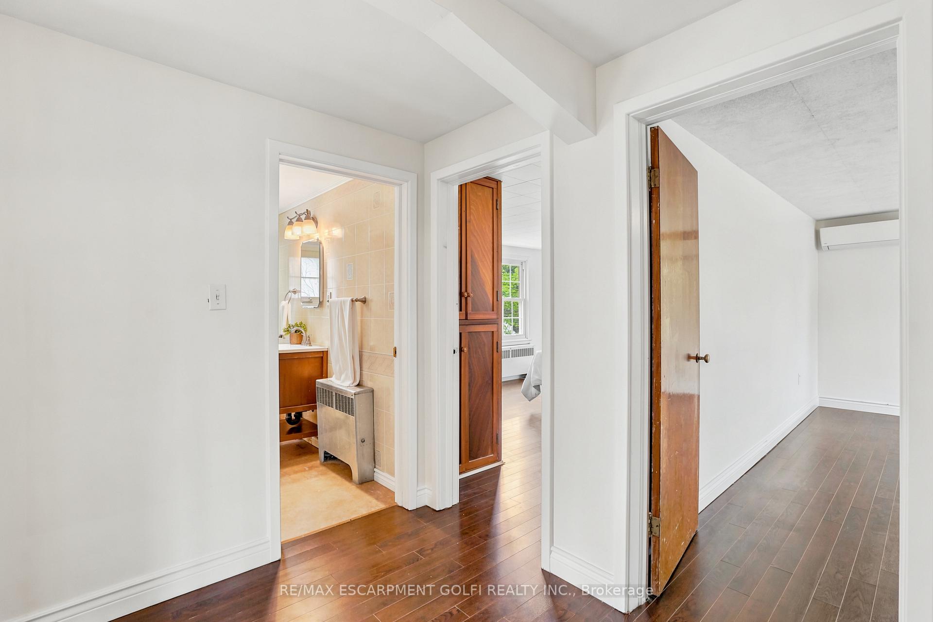 Photo 15 of 545 Mohawk Road W, Hamilton, Westcliffe — HOMEH