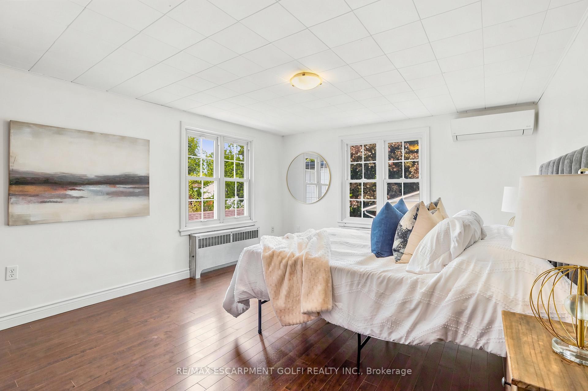 Photo 16 of 545 Mohawk Road W, Hamilton, Westcliffe — HOMEH