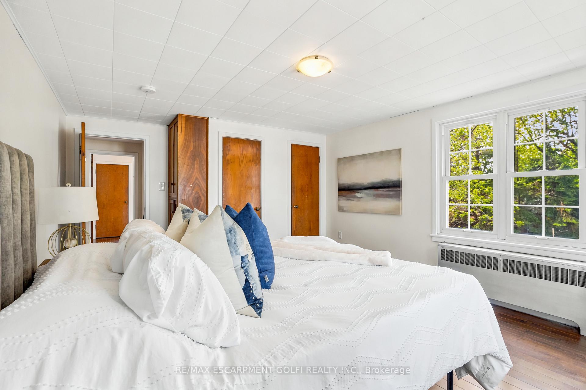 Photo 17 of 545 Mohawk Road W, Hamilton, Westcliffe — HOMEH