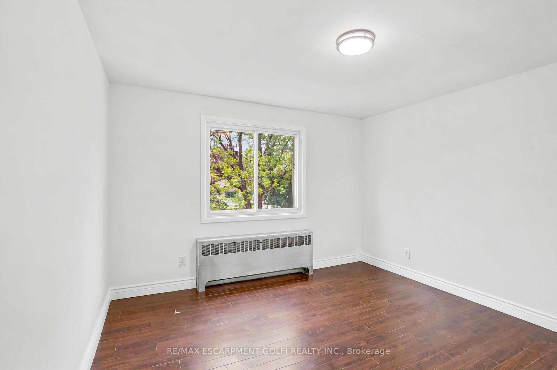 Photo 18 of 545 Mohawk Road W, Hamilton, Westcliffe — HOMEH