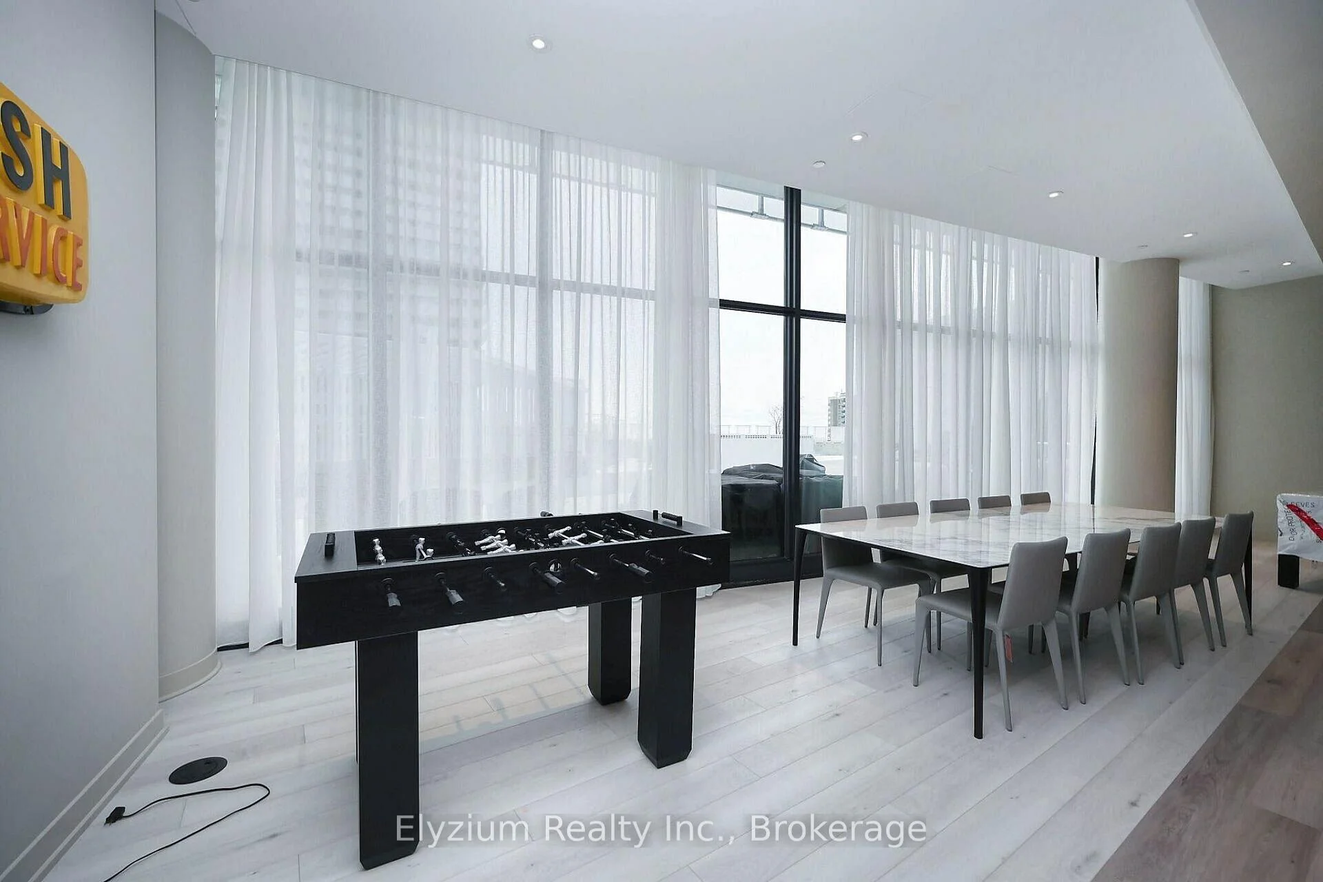 Photo 2 of Unit 2005, 3900 Confederation Parkway, Mississauga, City Centre — HOMEH