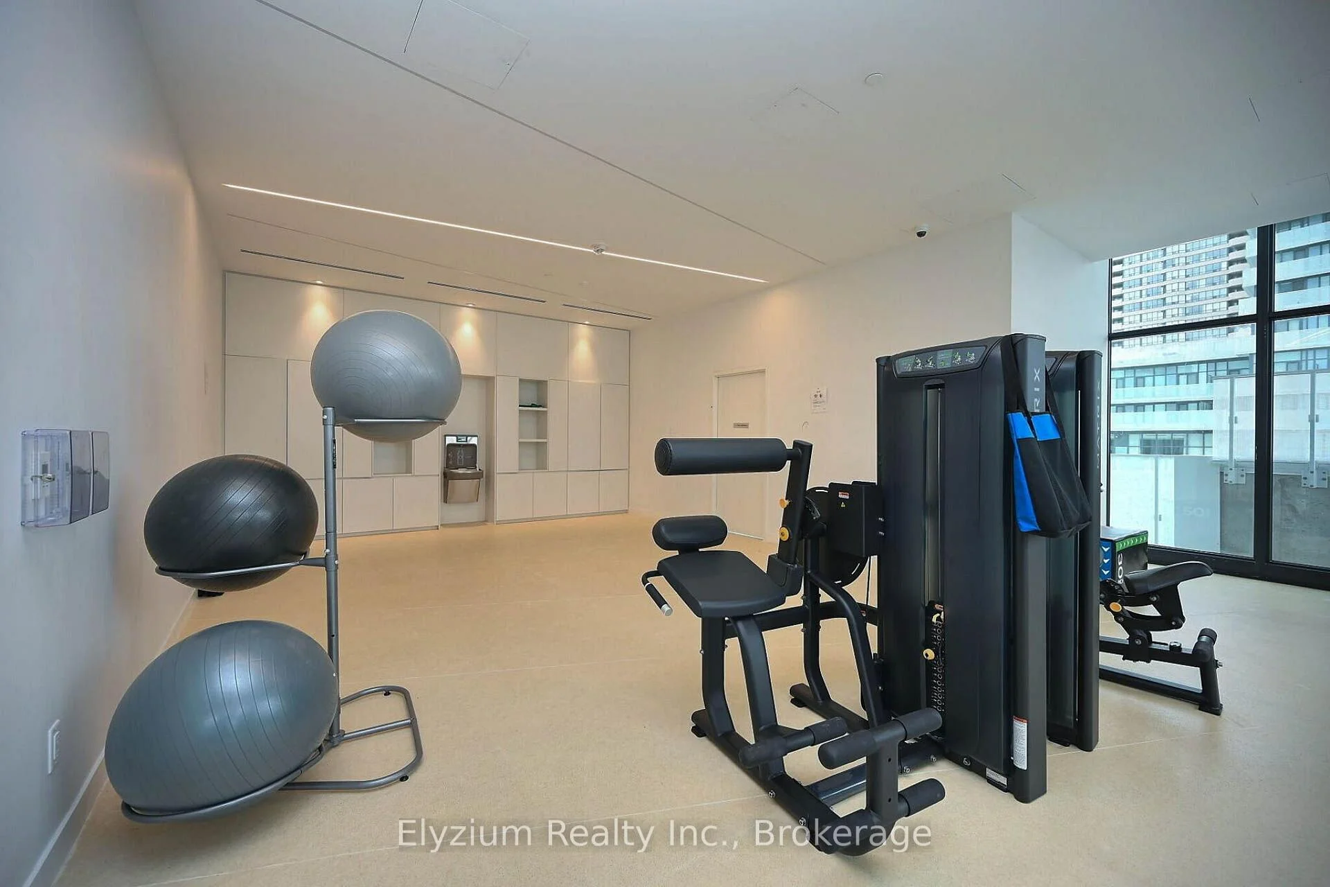 Photo 5 of Unit 2005, 3900 Confederation Parkway, Mississauga, City Centre — HOMEH