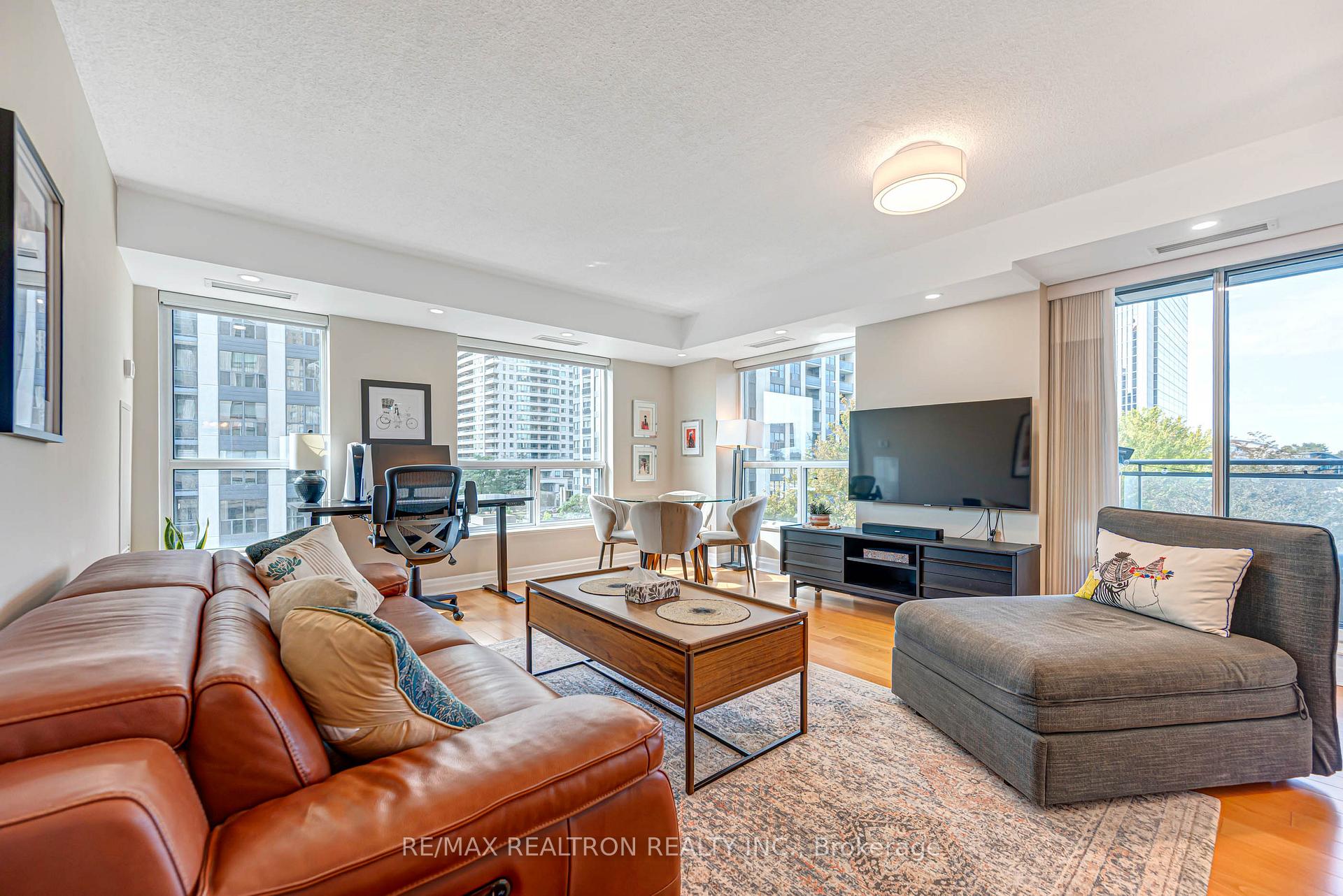 Photo 2 of Unit 515, 188 Doris Avenue, North York, Willowdale East — HOMEH