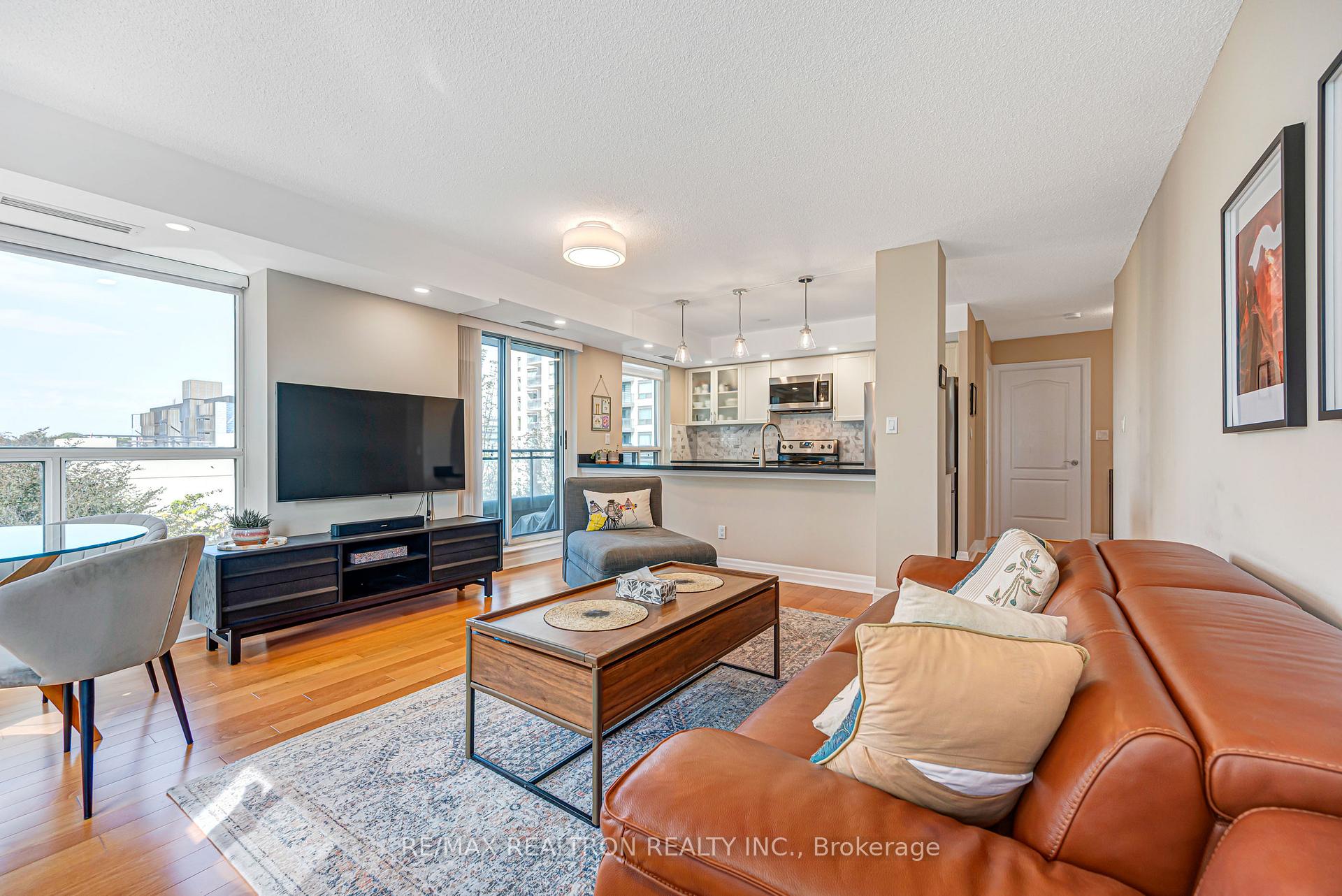 Photo 6 of Unit 515, 188 Doris Avenue, North York, Willowdale East — HOMEH