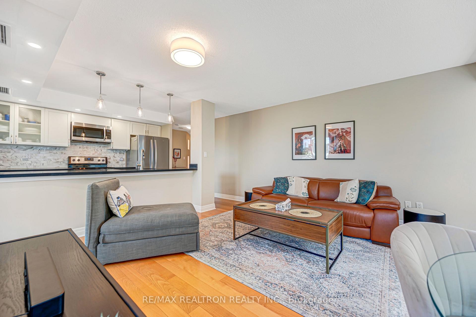 Photo 8 of Unit 515, 188 Doris Avenue, North York, Willowdale East — HOMEH