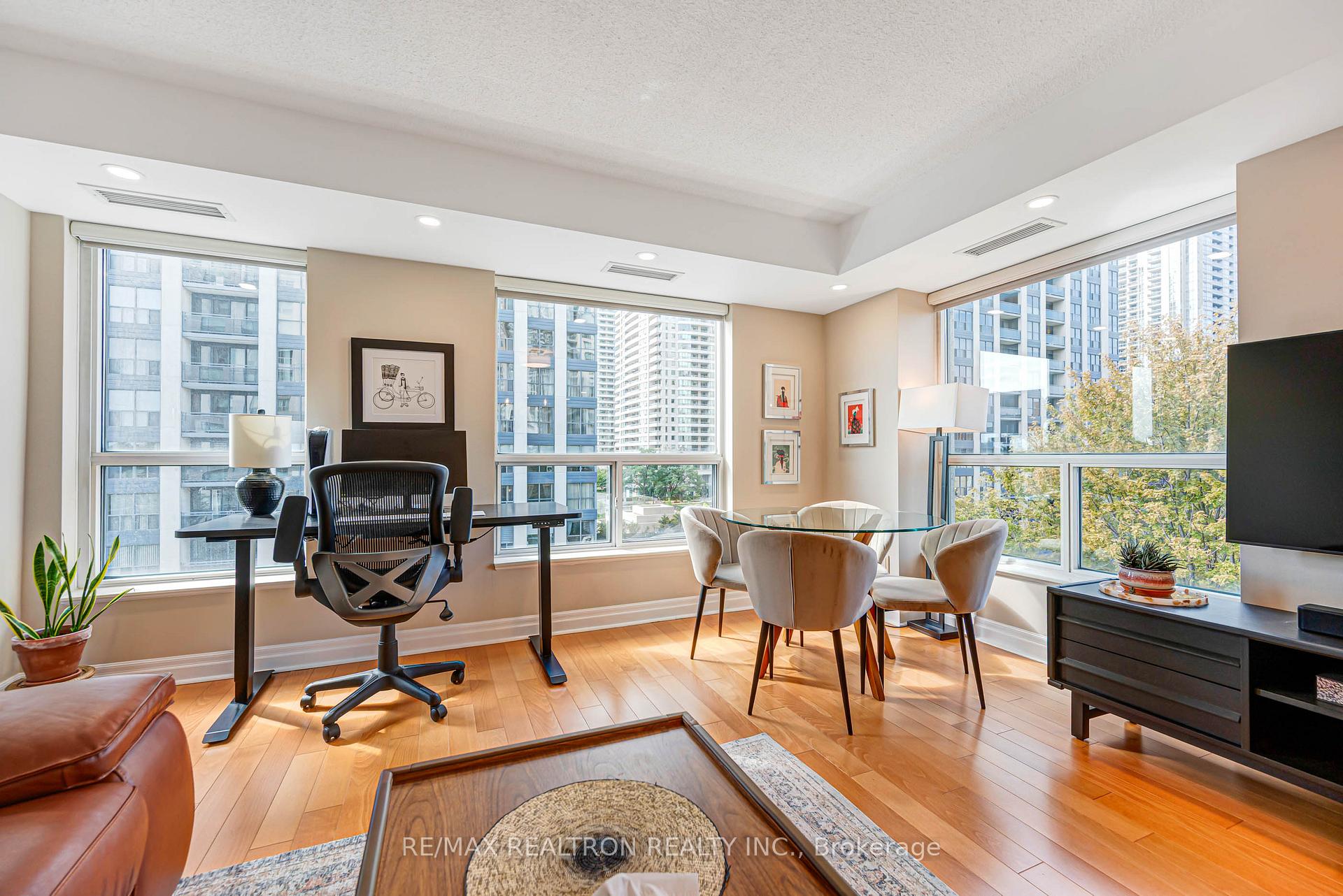 Photo 9 of Unit 515, 188 Doris Avenue, North York, Willowdale East — HOMEH