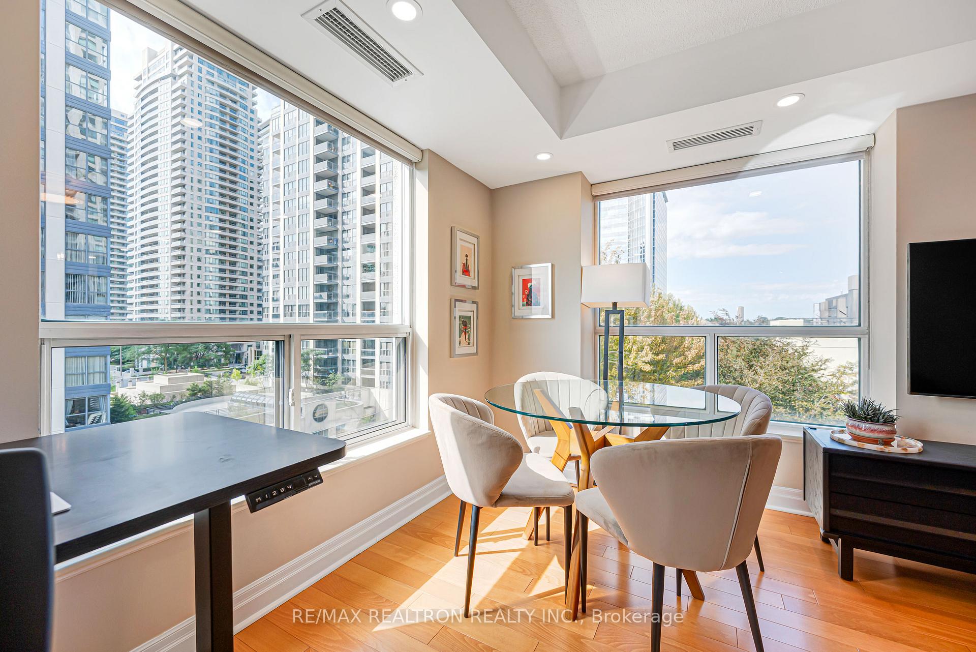 Photo 10 of Unit 515, 188 Doris Avenue, North York, Willowdale East — HOMEH