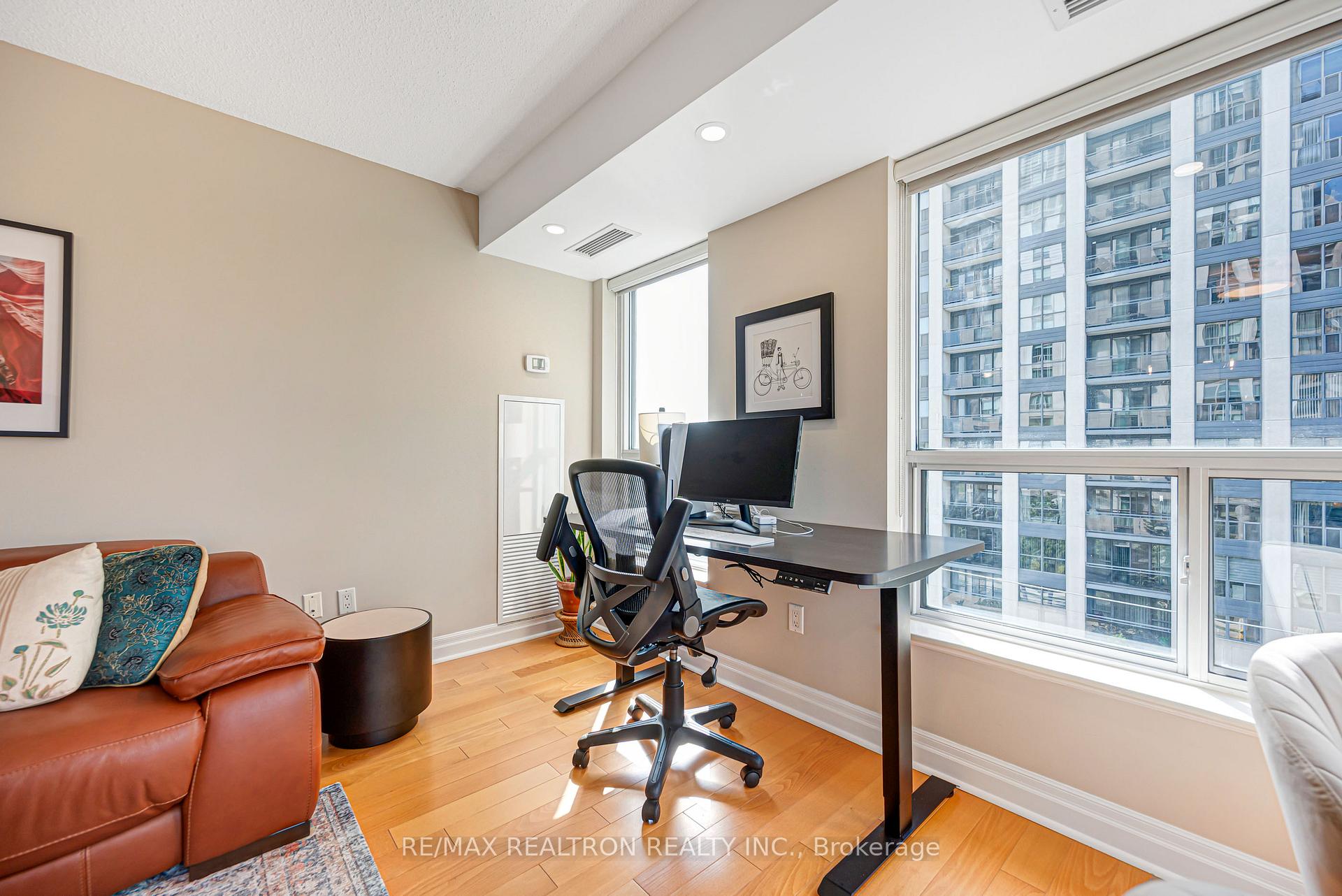 Photo 11 of Unit 515, 188 Doris Avenue, North York, Willowdale East — HOMEH
