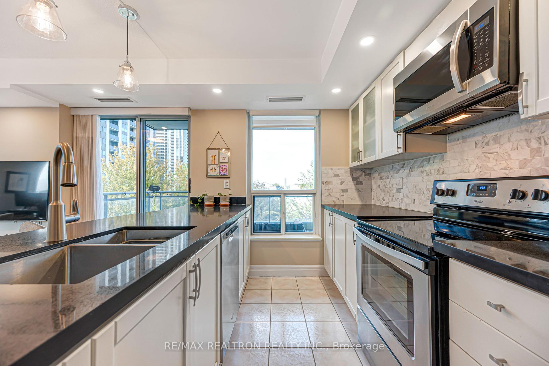 Photo 15 of Unit 515, 188 Doris Avenue, North York, Willowdale East — HOMEH