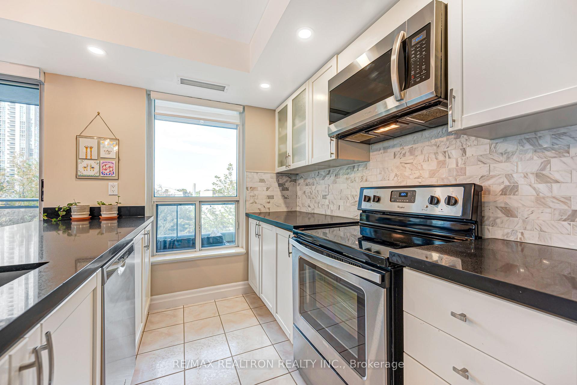 Photo 17 of Unit 515, 188 Doris Avenue, North York, Willowdale East — HOMEH