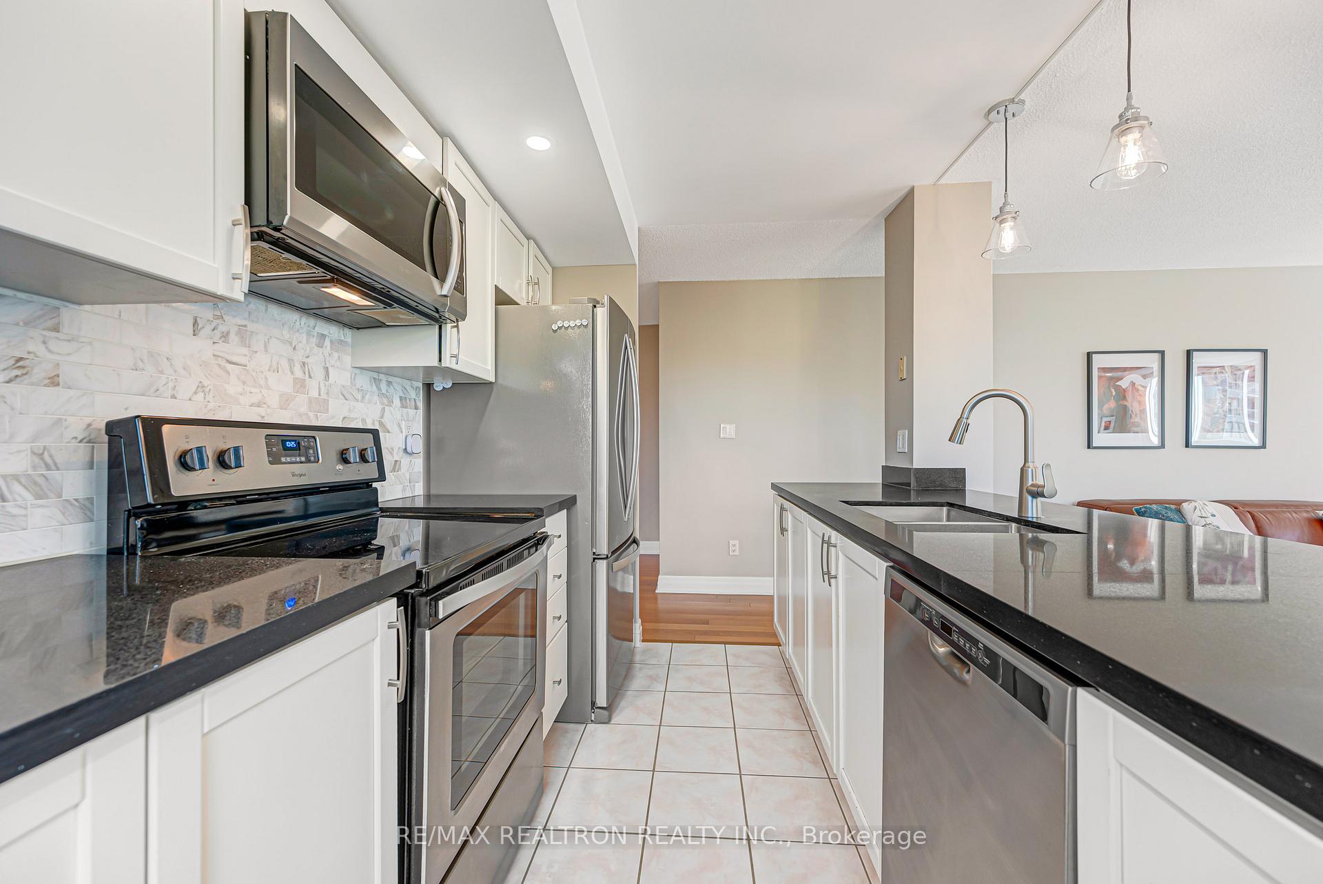 Photo 18 of Unit 515, 188 Doris Avenue, North York, Willowdale East — HOMEH