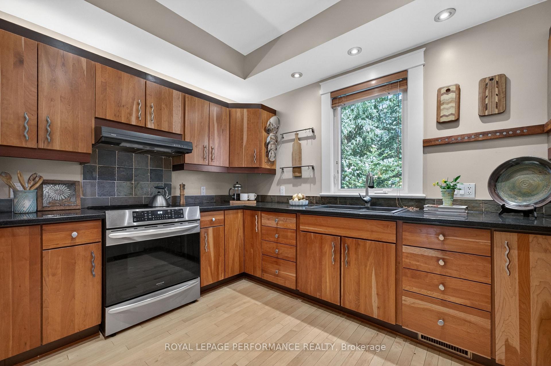 Photo 13 of 335 Osgoode Street, Ottawa, Sandy Hill — HOMEH