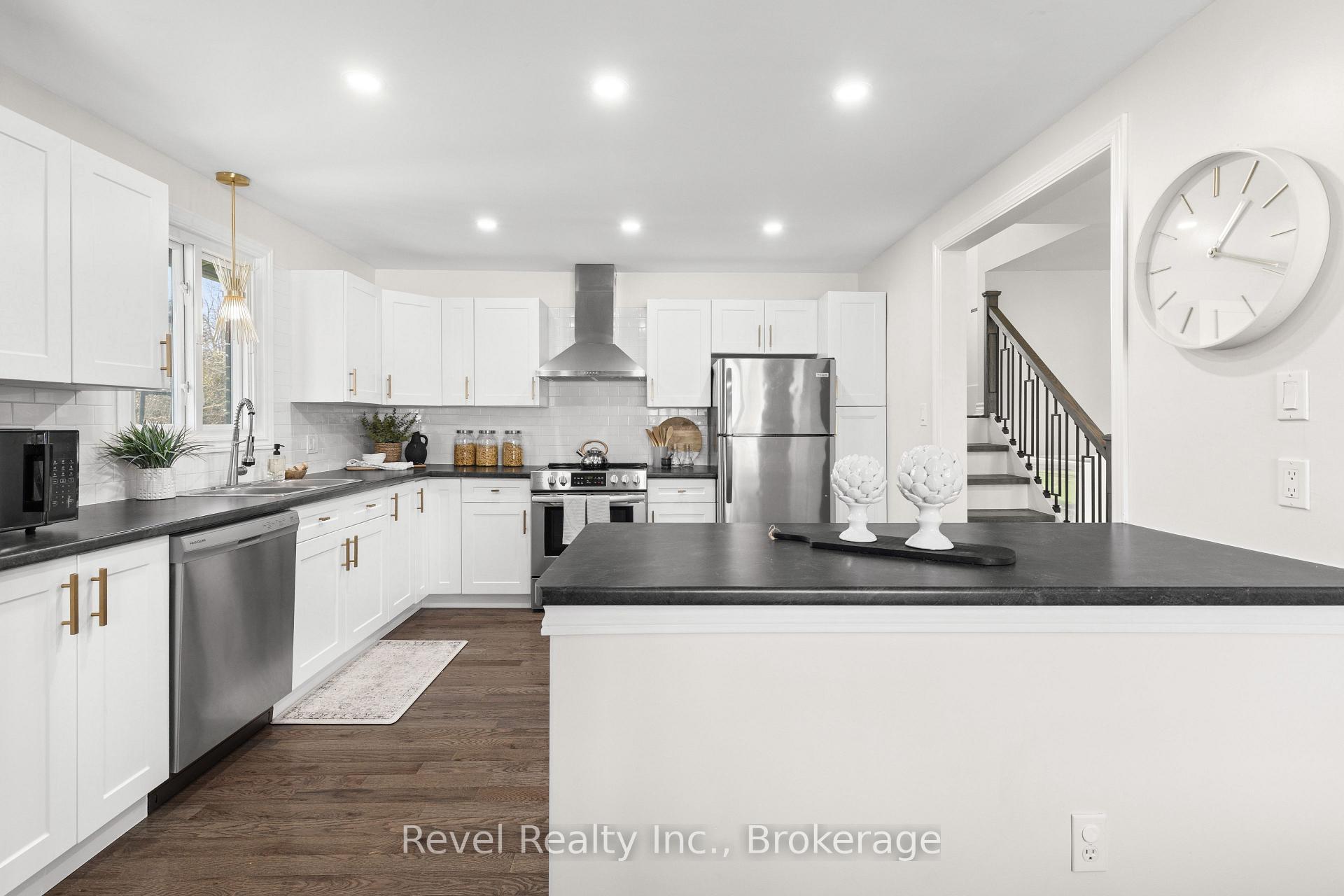 Photo 2 of 25 Riverview Road, Kawartha Lakes, Lindsay — HOMEH