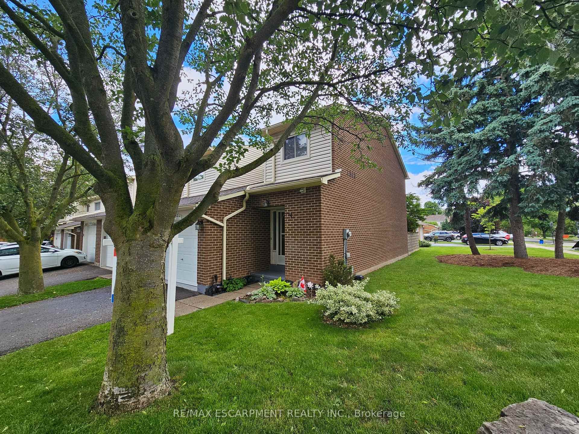 Photo of Unit 14, 1548 Newlands Crescent