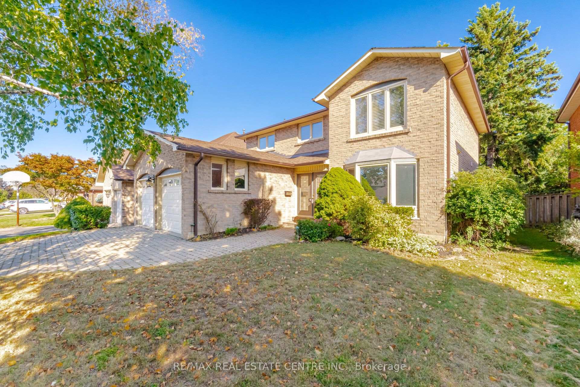 Photo 3 of 1572 Maple Ridge Drive, Mississauga, Rathwood — HOMEH
