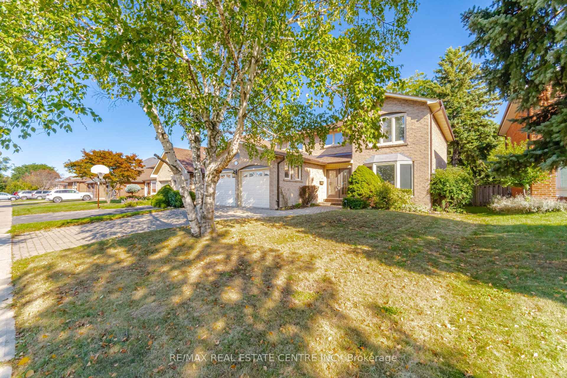 Photo 4 of 1572 Maple Ridge Drive, Mississauga, Rathwood — HOMEH