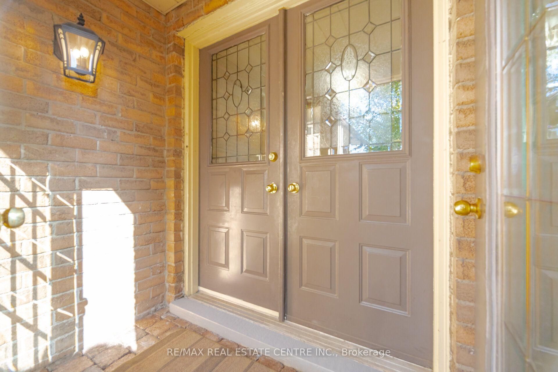 Photo 6 of 1572 Maple Ridge Drive, Mississauga, Rathwood — HOMEH