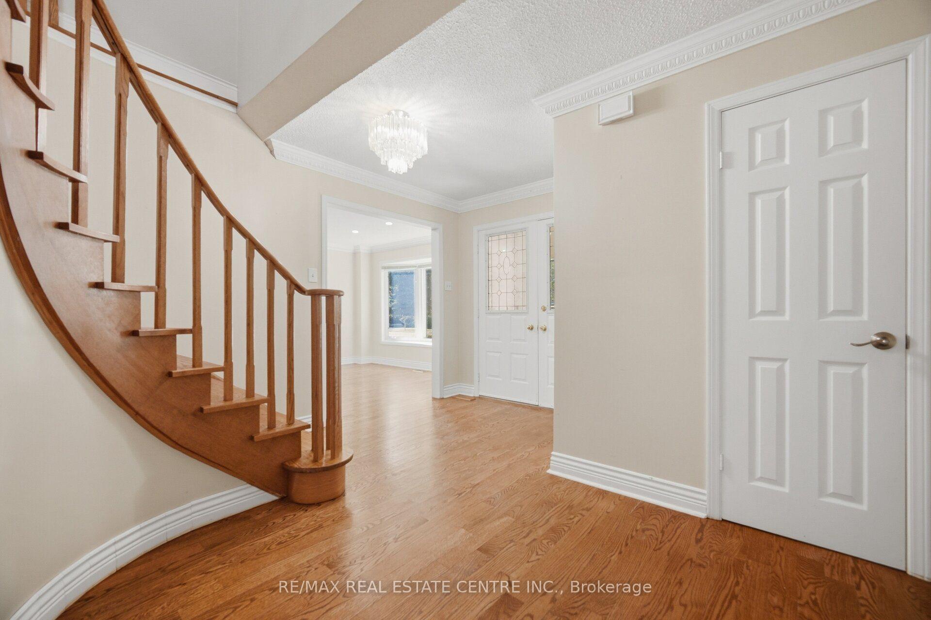 Photo 9 of 1572 Maple Ridge Drive, Mississauga, Rathwood — HOMEH