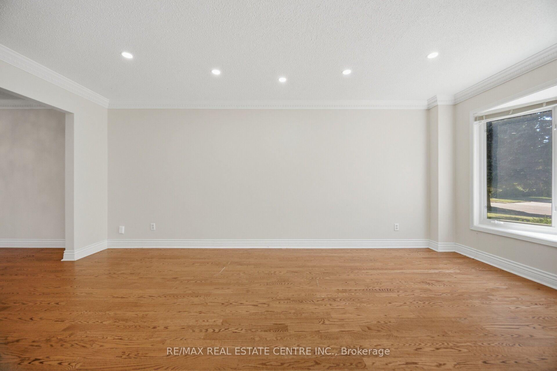 Photo 10 of 1572 Maple Ridge Drive, Mississauga, Rathwood — HOMEH