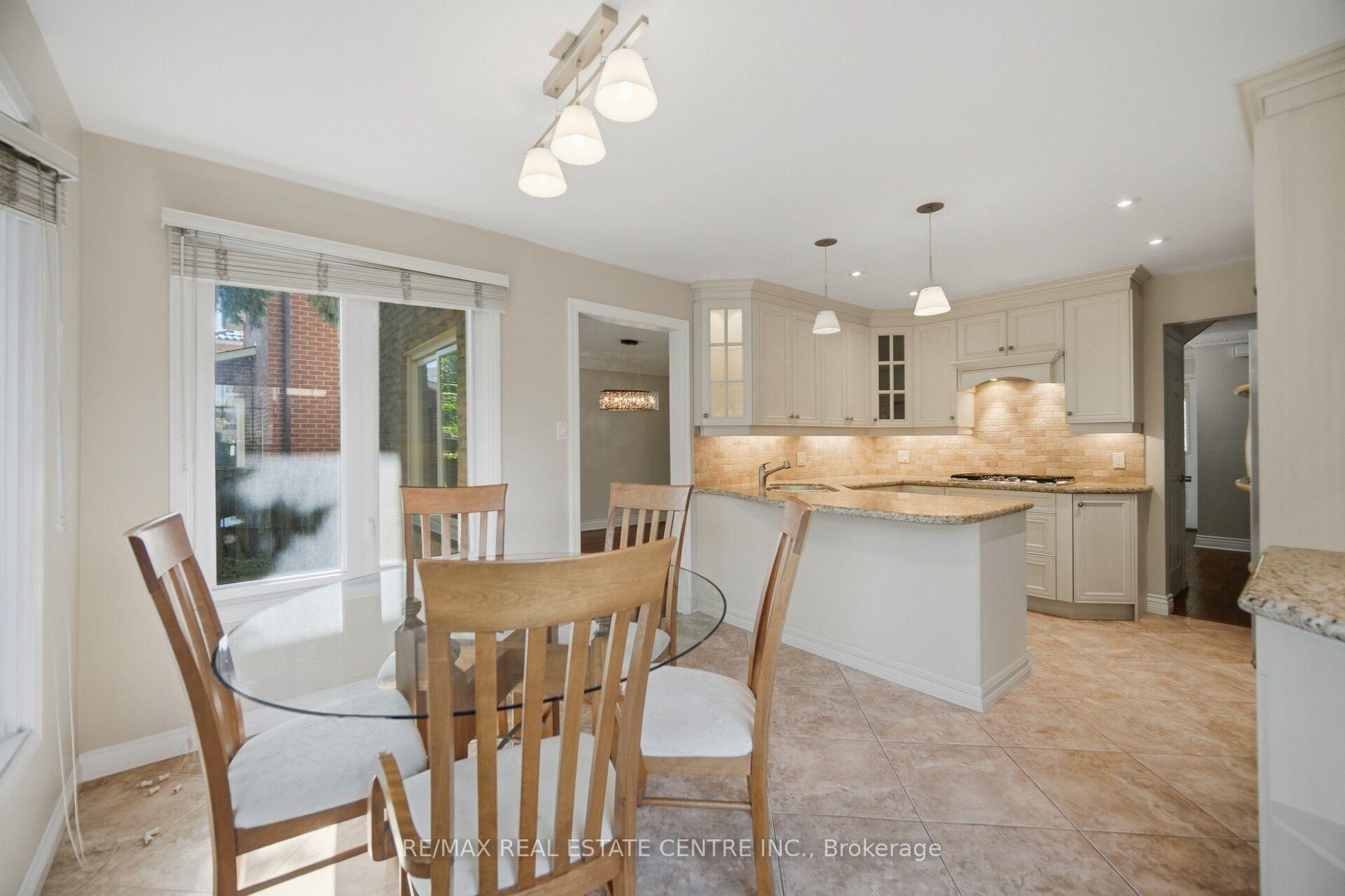 Photo 18 of 1572 Maple Ridge Drive, Mississauga, Rathwood — HOMEH