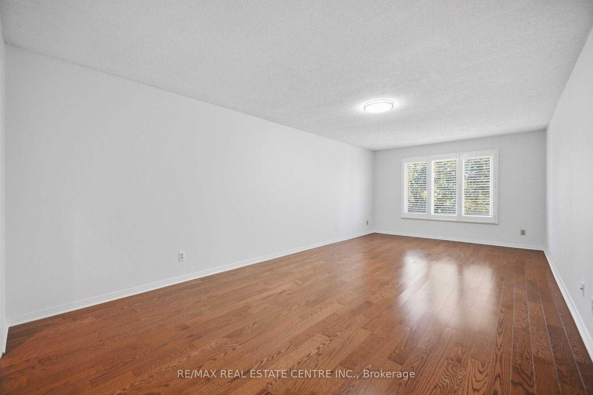 Photo 26 of 1572 Maple Ridge Drive, Mississauga, Rathwood — HOMEH