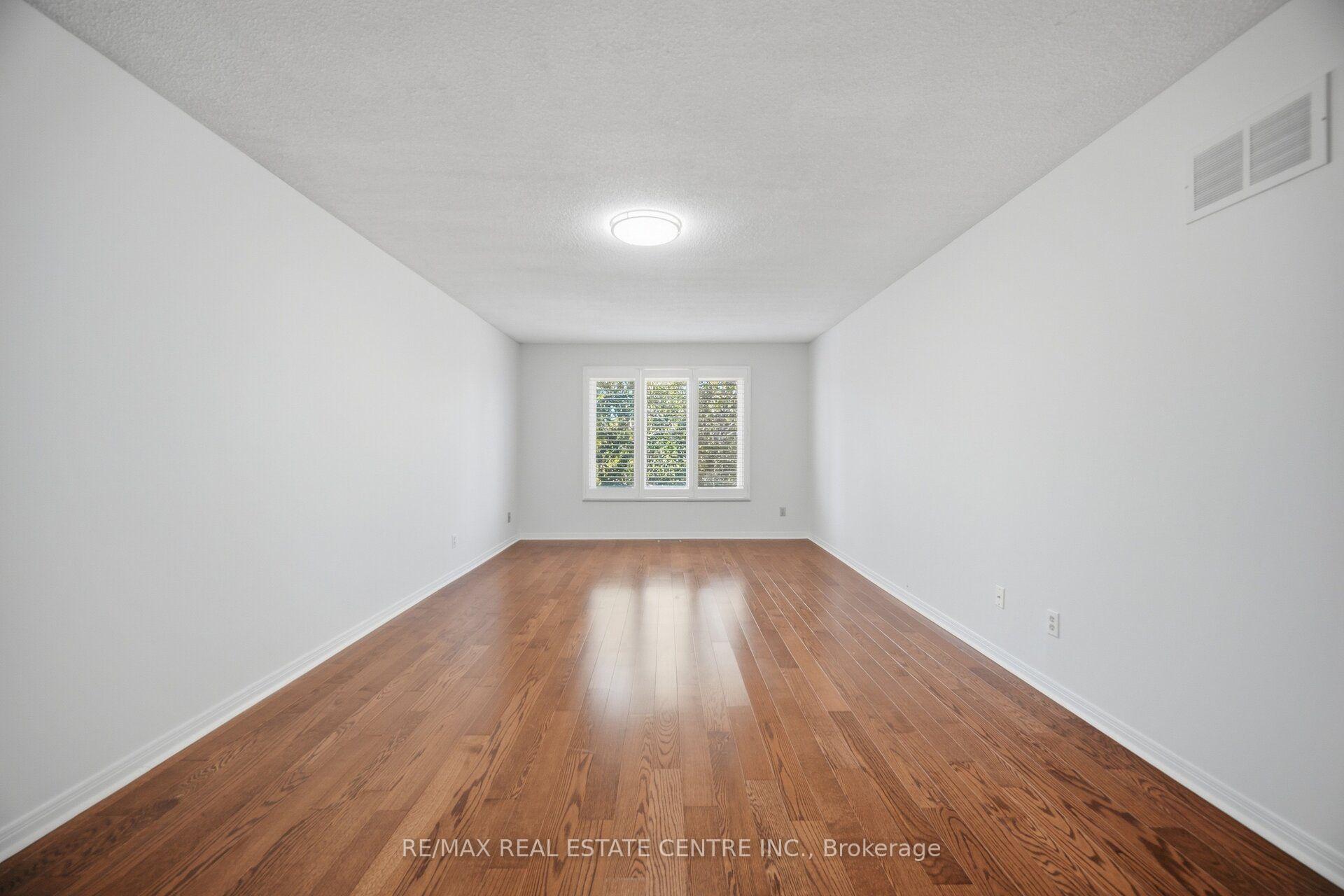 Photo 27 of 1572 Maple Ridge Drive, Mississauga, Rathwood — HOMEH