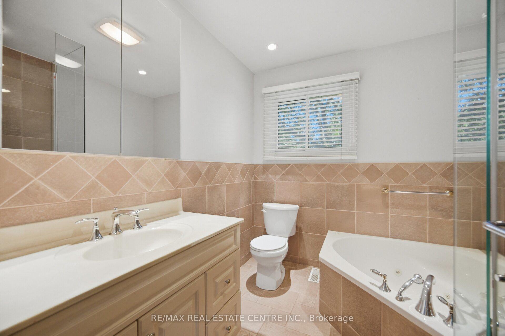 Photo 28 of 1572 Maple Ridge Drive, Mississauga, Rathwood — HOMEH