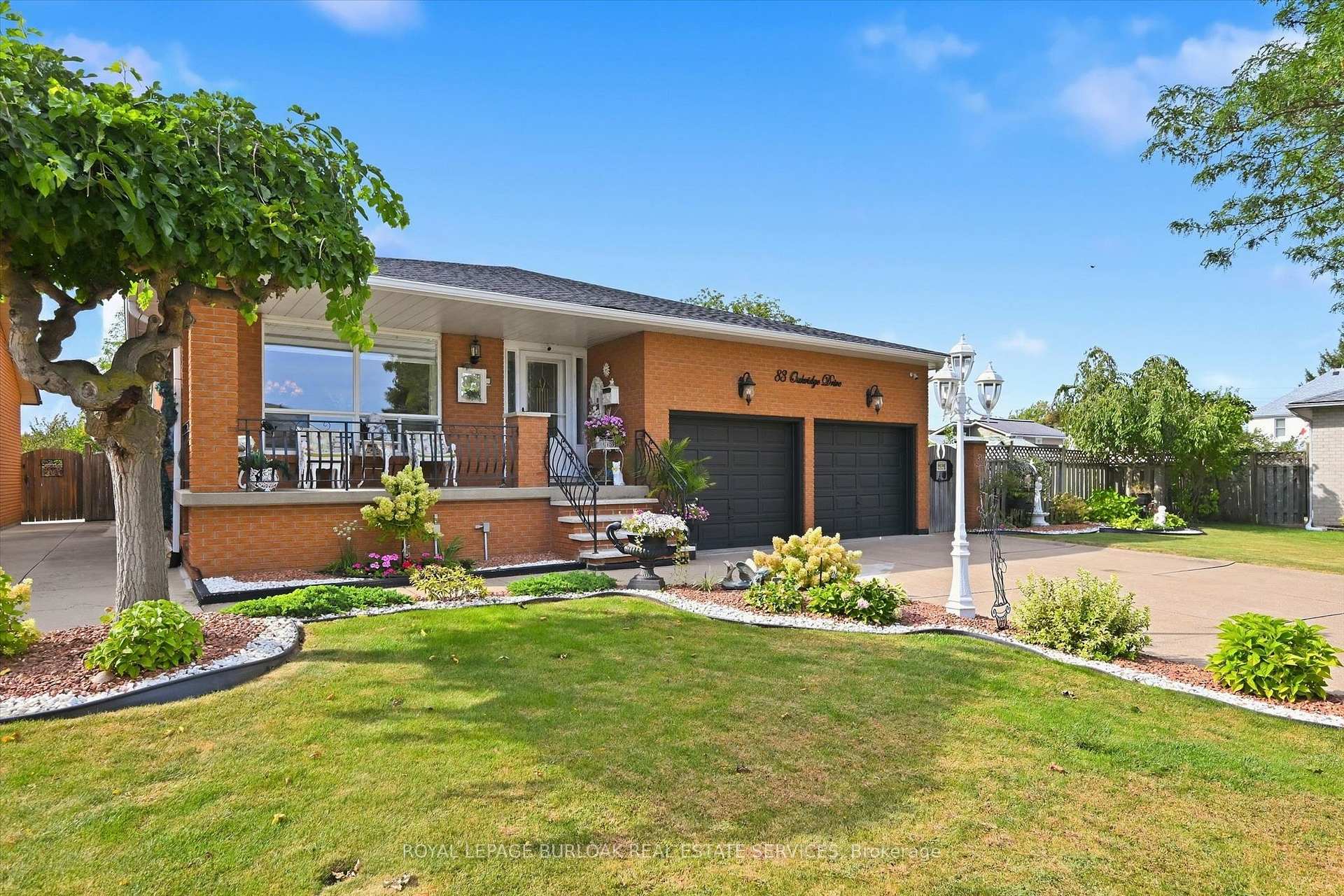Photo 3 of 83 Oakridge Drive, Hamilton, Stoney Creek — HOMEH
