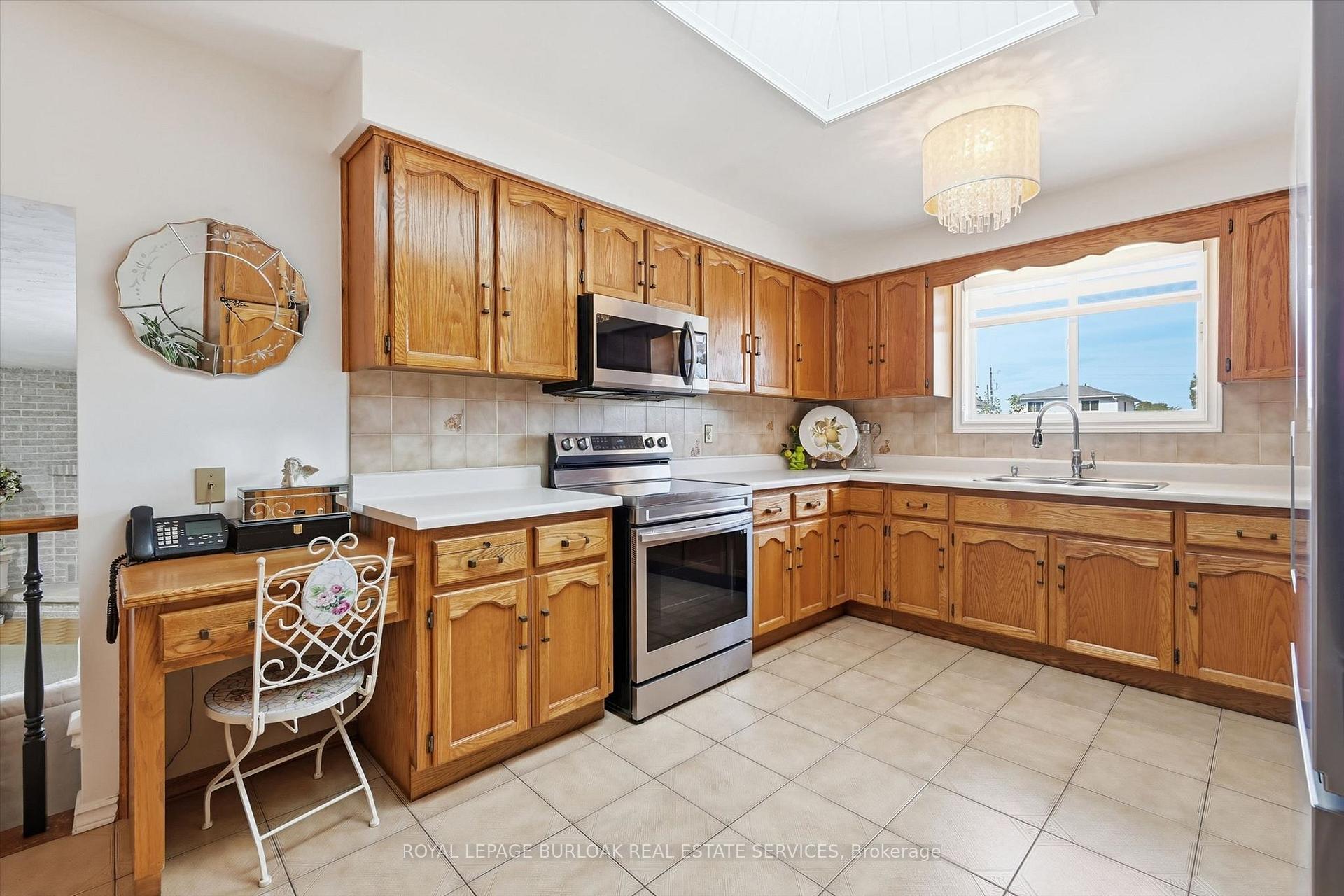 Photo 13 of 83 Oakridge Drive, Hamilton, Stoney Creek — HOMEH