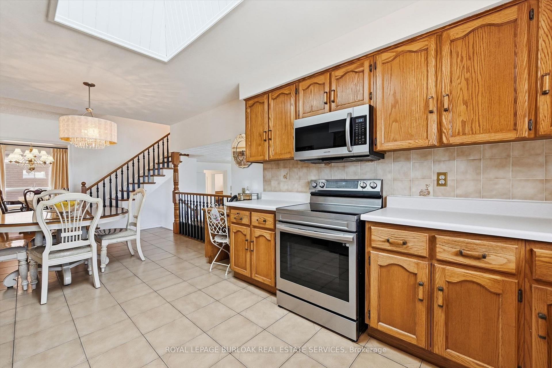 Photo 15 of 83 Oakridge Drive, Hamilton, Stoney Creek — HOMEH