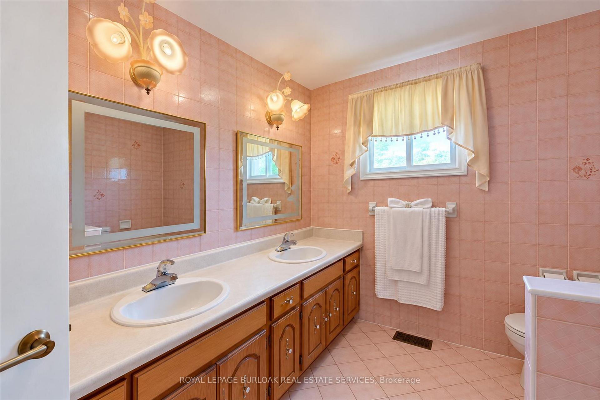 Photo 24 of 83 Oakridge Drive, Hamilton, Stoney Creek — HOMEH