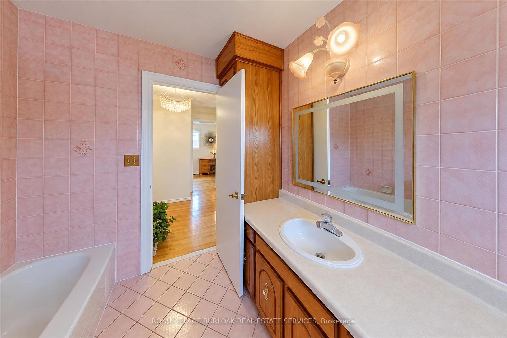 Photo 25 of 83 Oakridge Drive, Hamilton, Stoney Creek — HOMEH