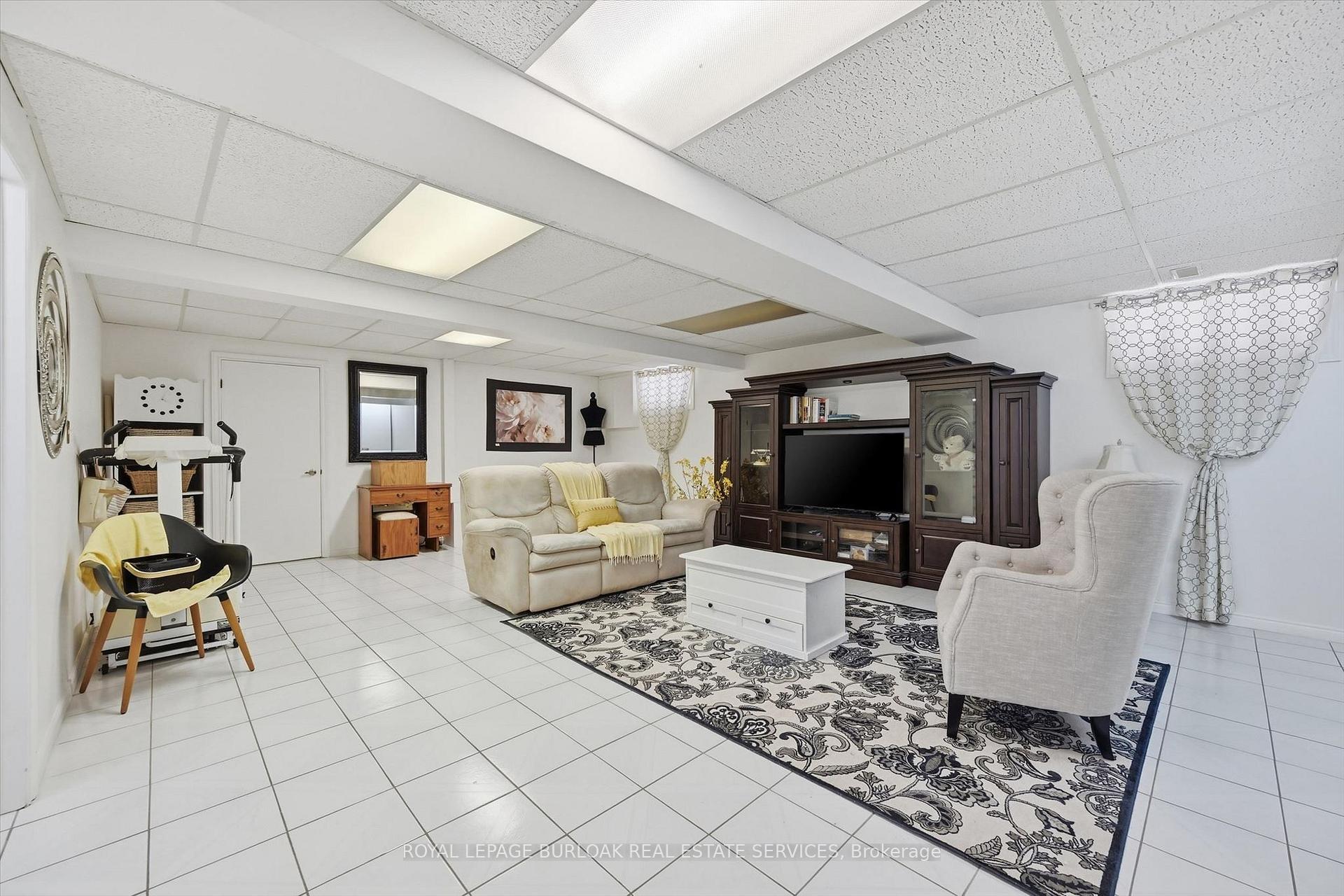 Photo 33 of 83 Oakridge Drive, Hamilton, Stoney Creek — HOMEH