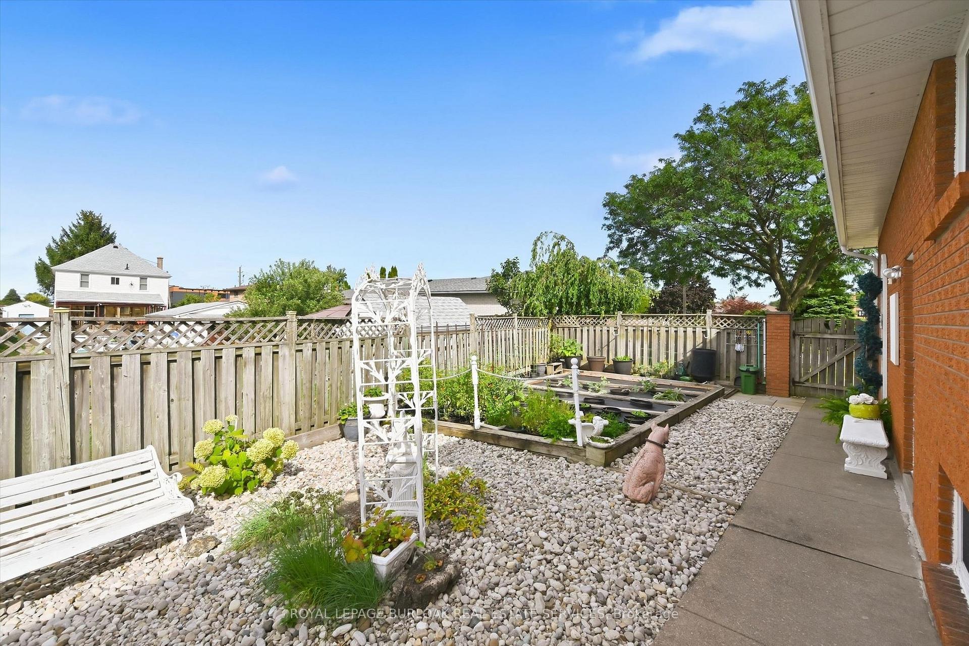 Photo 47 of 83 Oakridge Drive, Hamilton, Stoney Creek — HOMEH