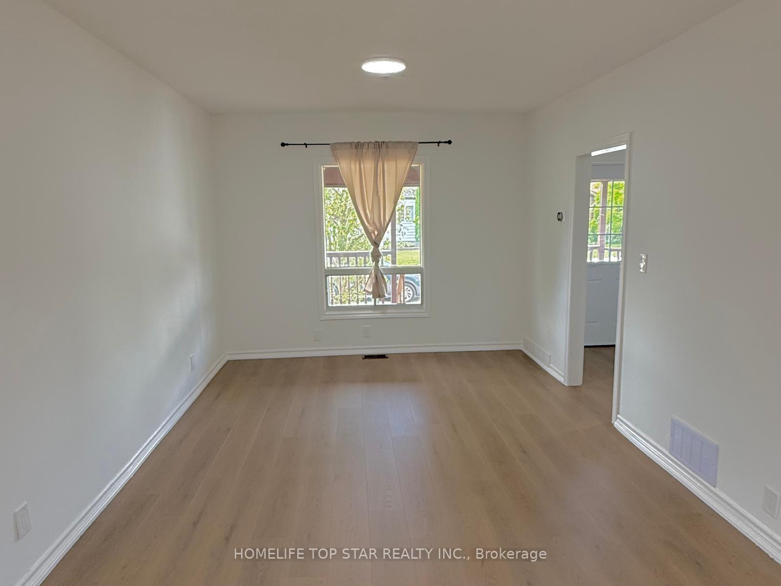 Photo 4 of 5341 McRae Street N, Niagara Falls, Cherrywood — HOMEH