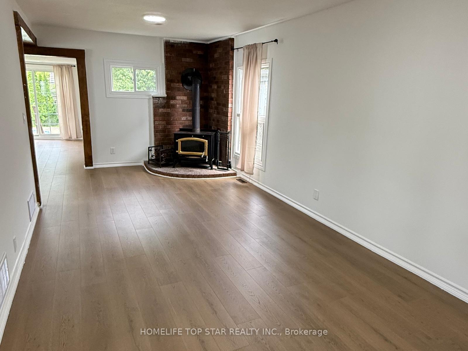Photo 5 of 5341 McRae Street N, Niagara Falls, Cherrywood — HOMEH