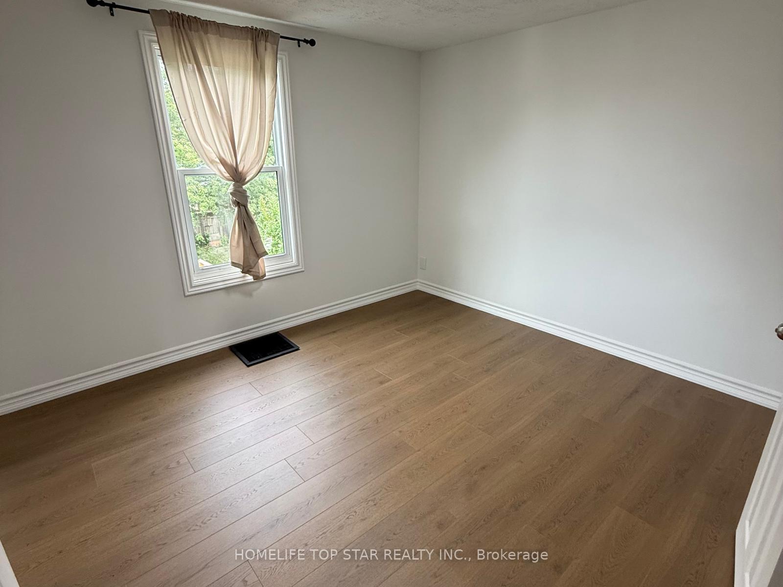 Photo 11 of 5341 McRae Street N, Niagara Falls, Cherrywood — HOMEH