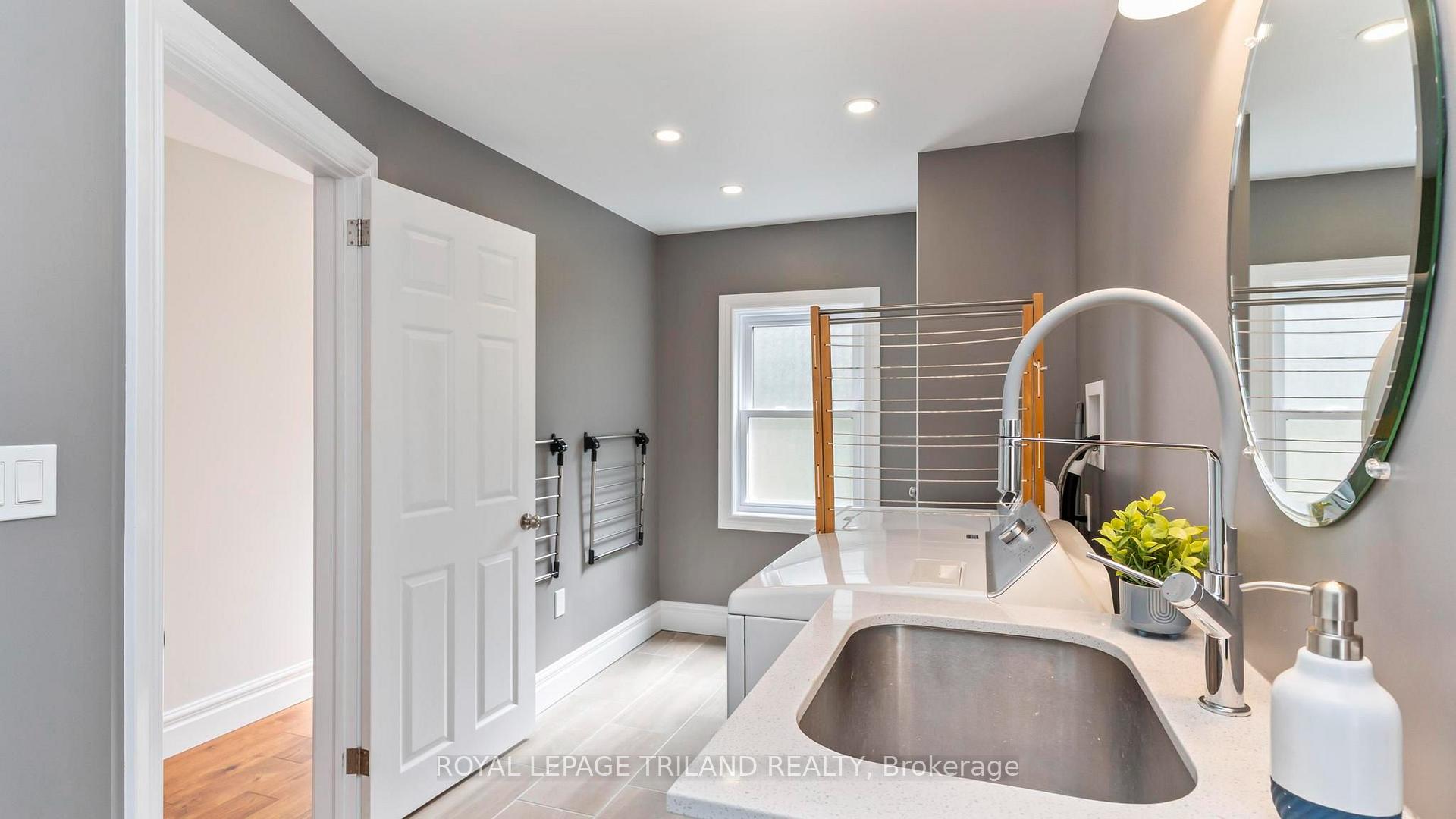 Photo 21 of 411 Salisbury Street, London, East G — HOMEH