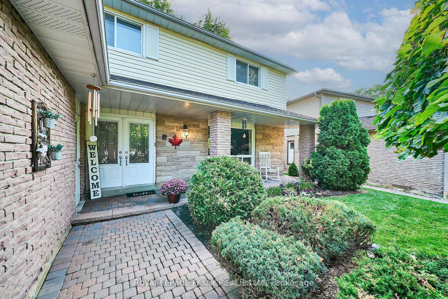 Photo 2 of 7 Judy Court, Markham, Markham Village — HOMEH
