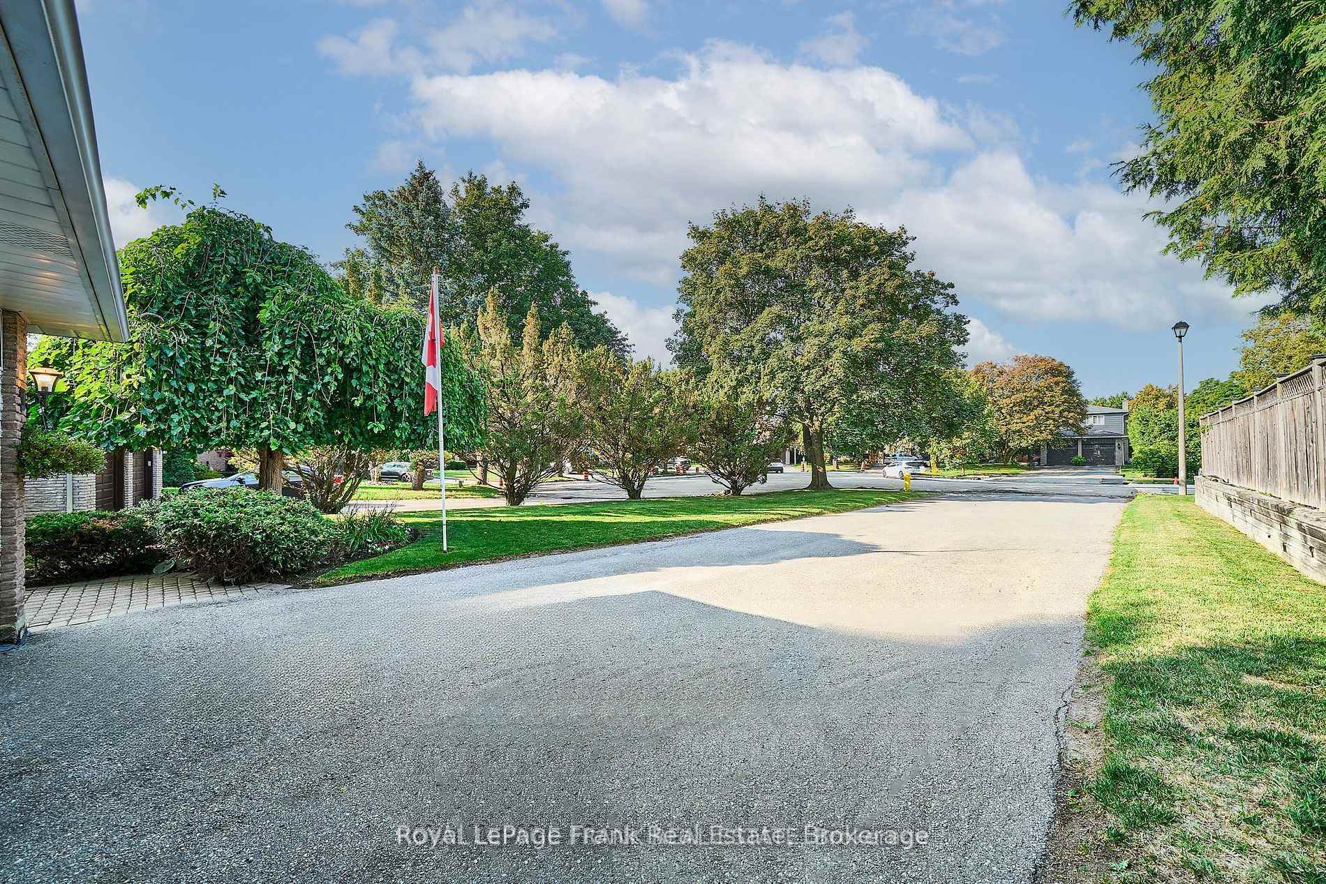 Photo 5 of 7 Judy Court, Markham, Markham Village — HOMEH