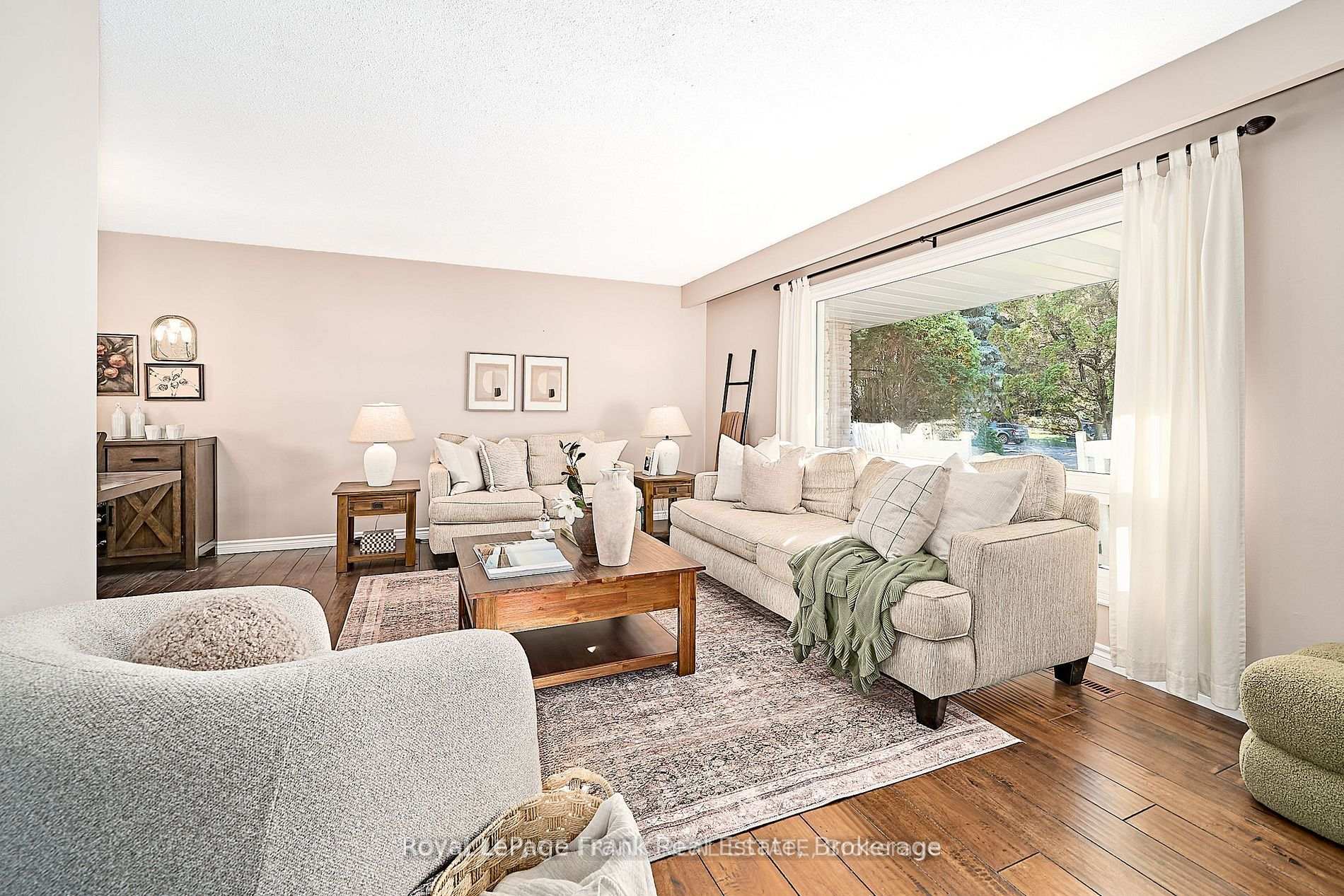 Photo 8 of 7 Judy Court, Markham, Markham Village — HOMEH