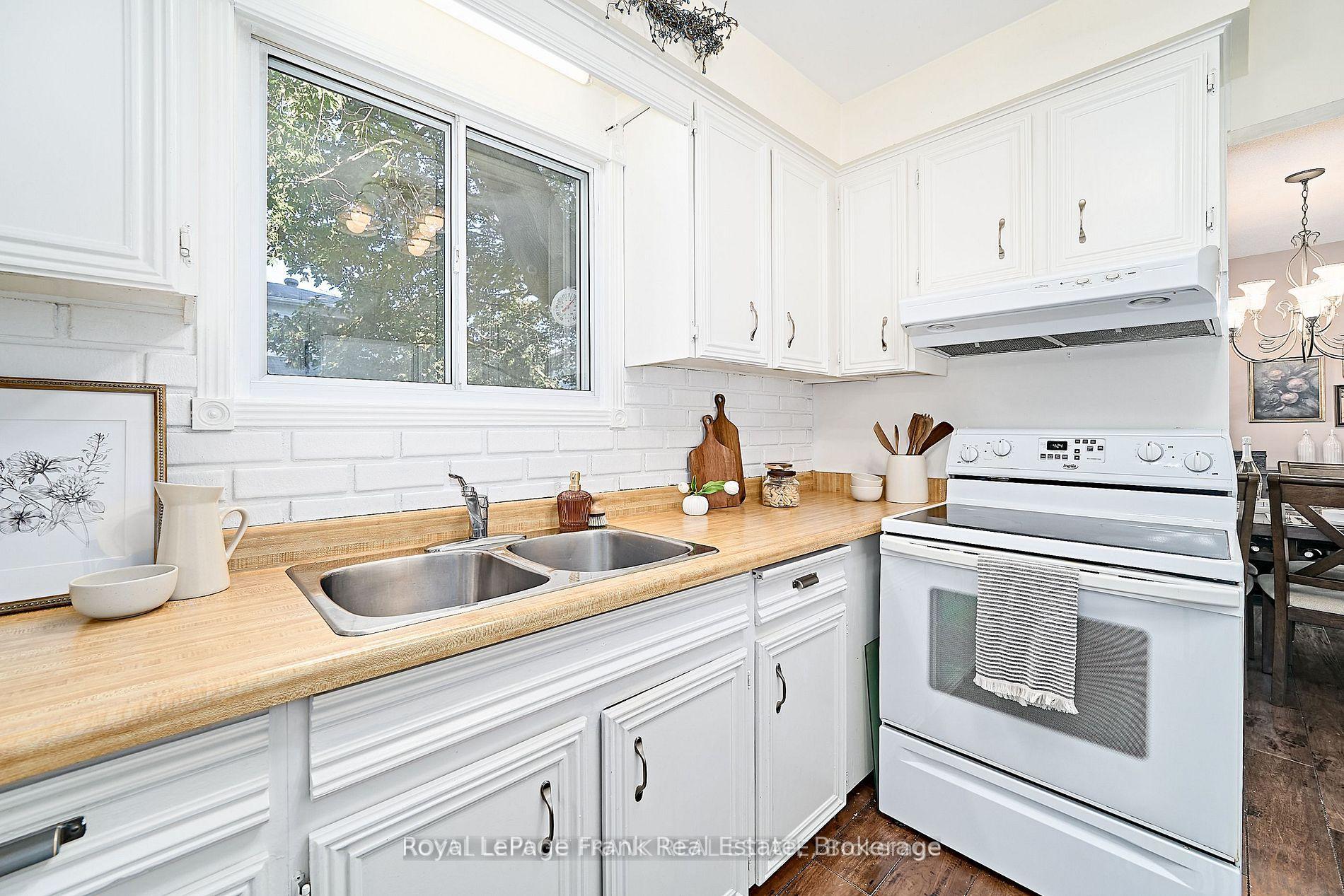 Photo 15 of 7 Judy Court, Markham, Markham Village — HOMEH